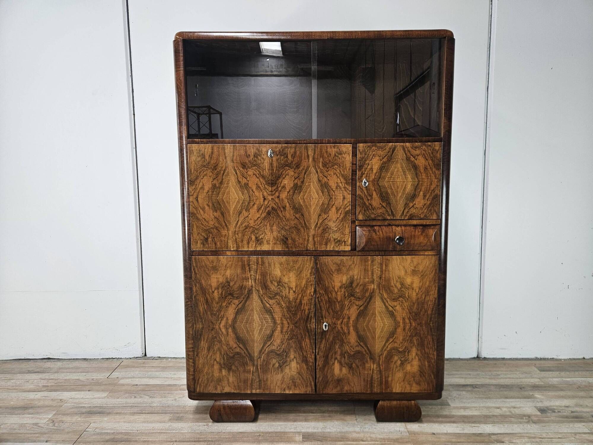 1930s Austrian Art Deco display cabinet