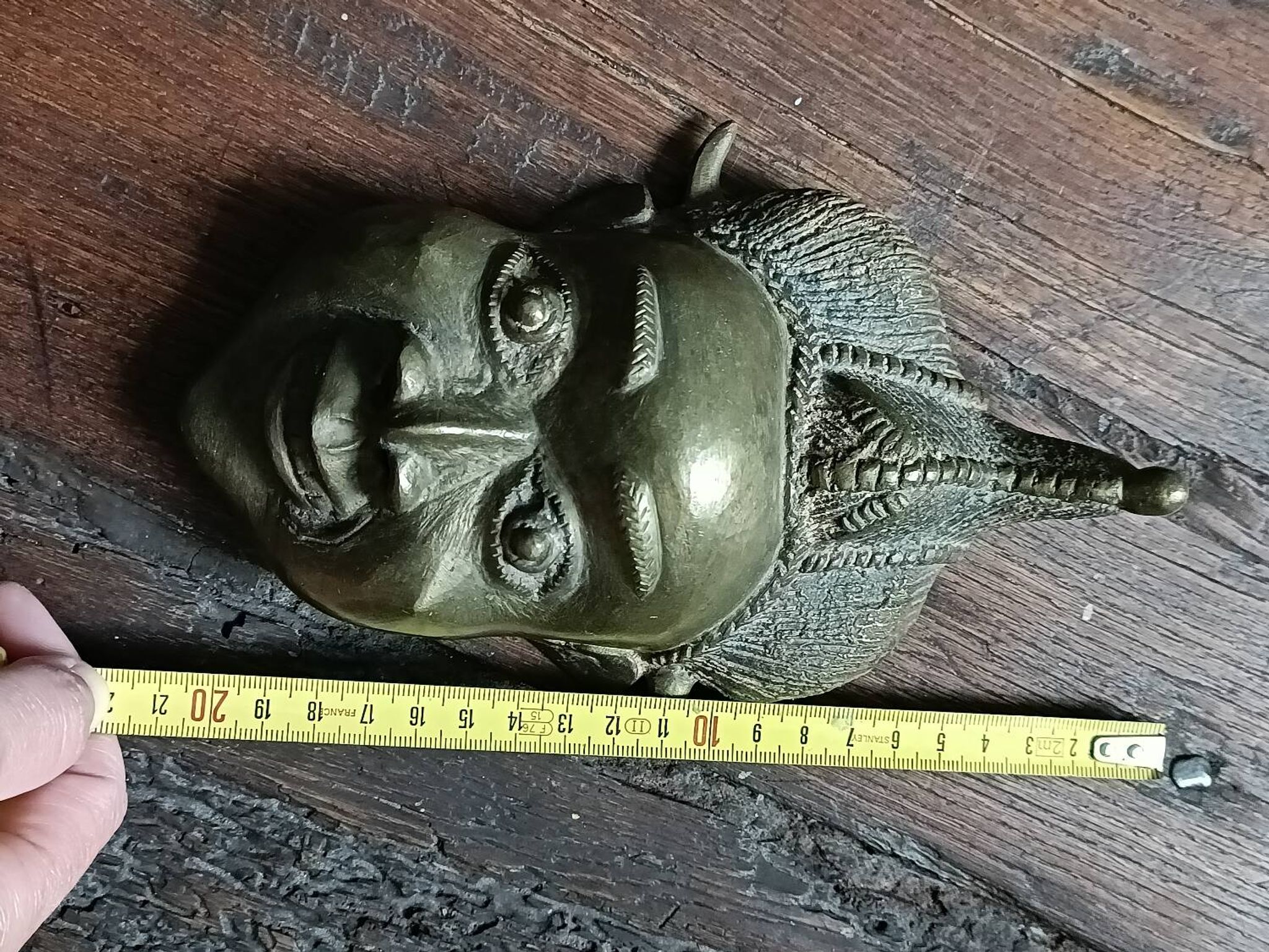 Masque africain vintage en bronze