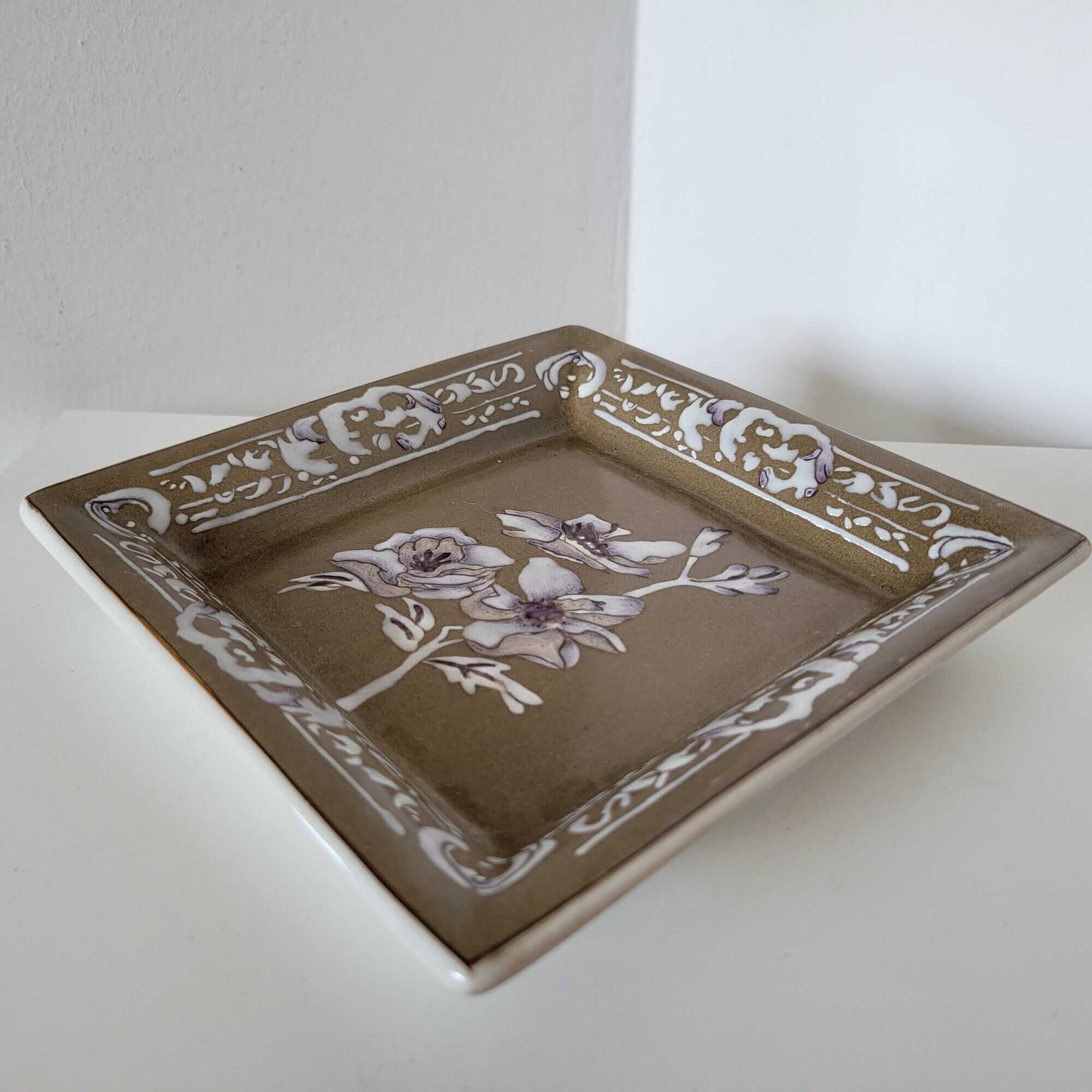 Empty ceramic square pocket after the design of Anne Froget for Jardin d'Ulysse