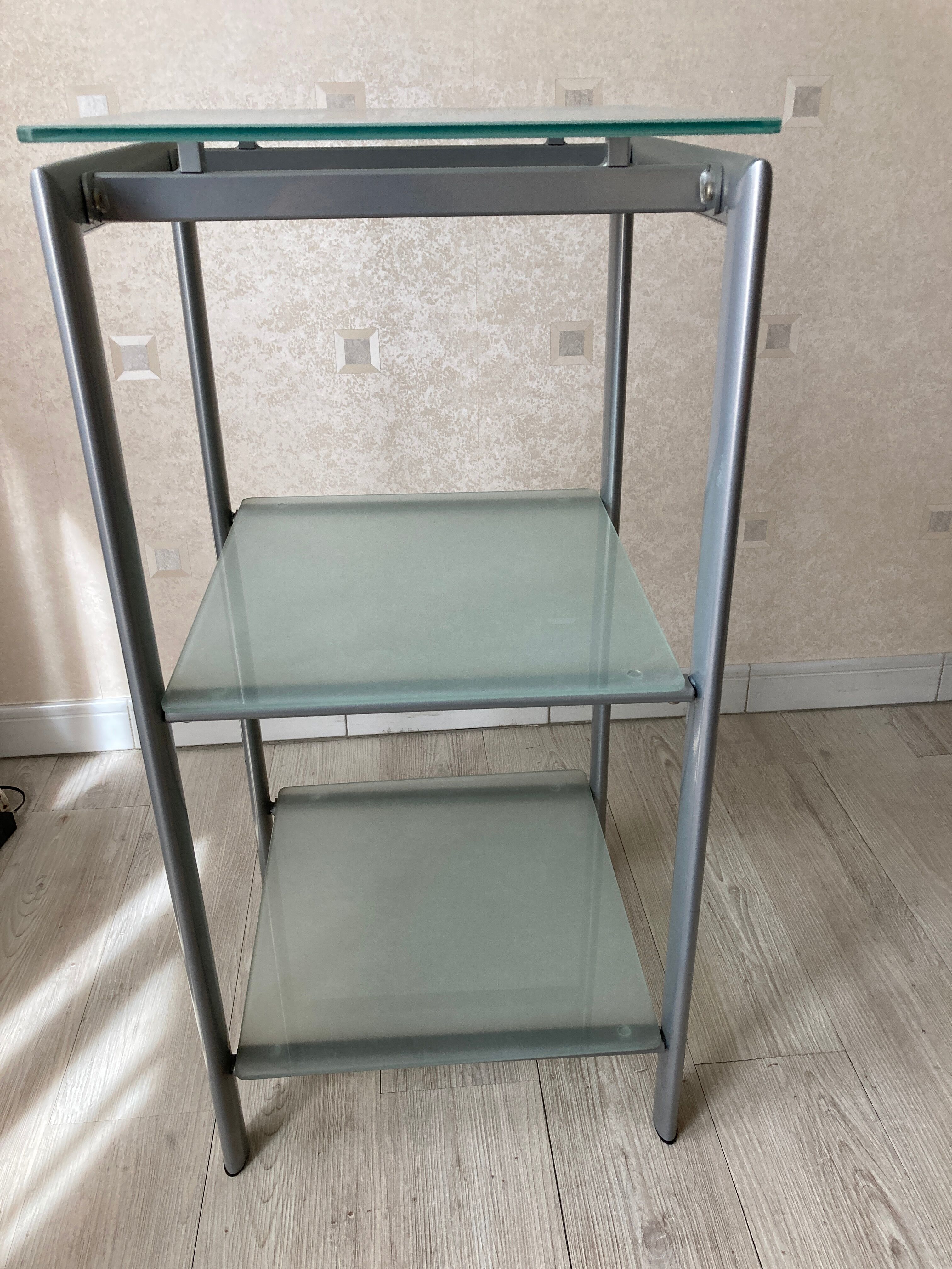Occasional furniture with 3 shelves in metal and glass