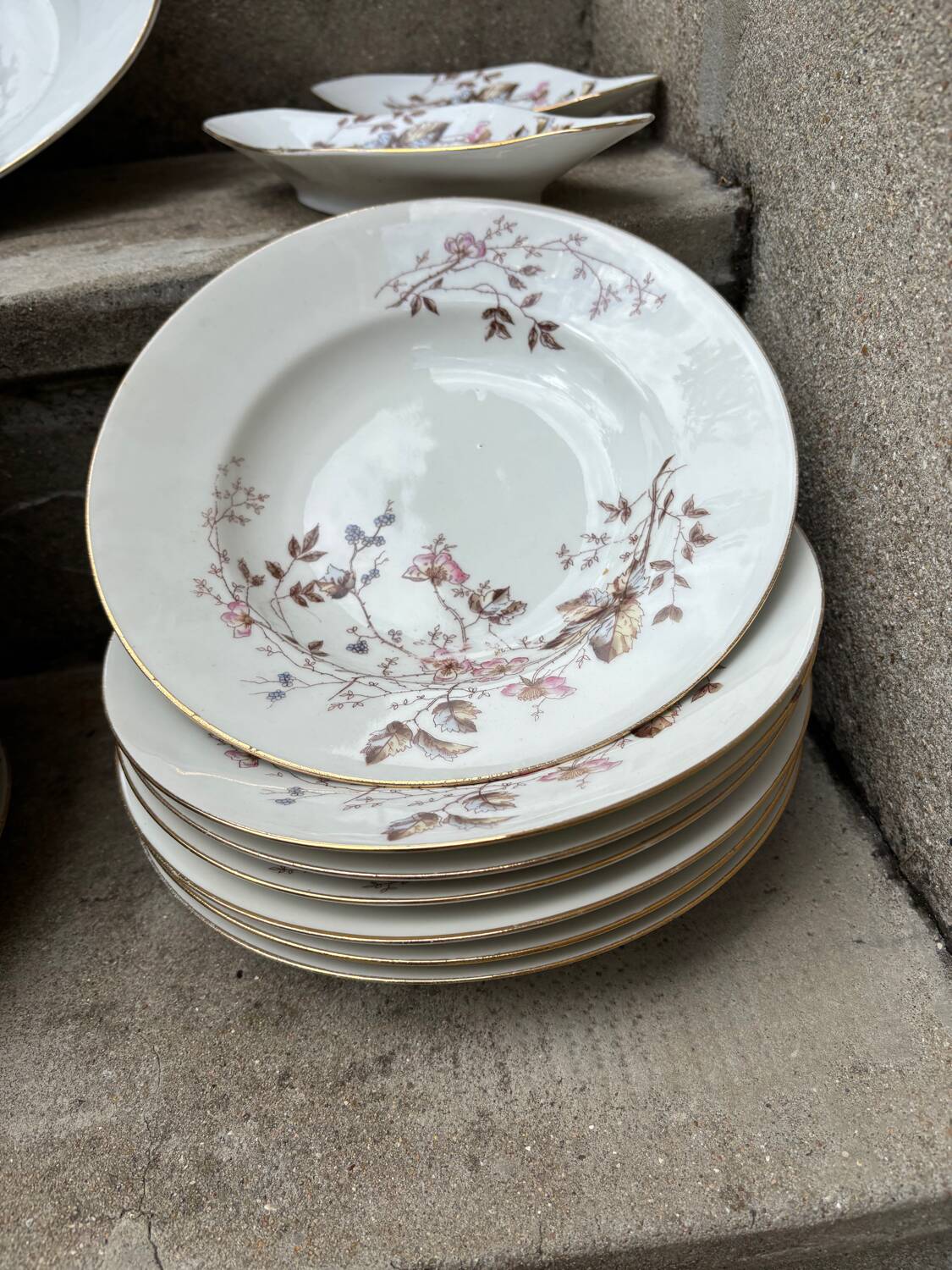 Porcelain Tableware – Late 19th Century – 40 pieces