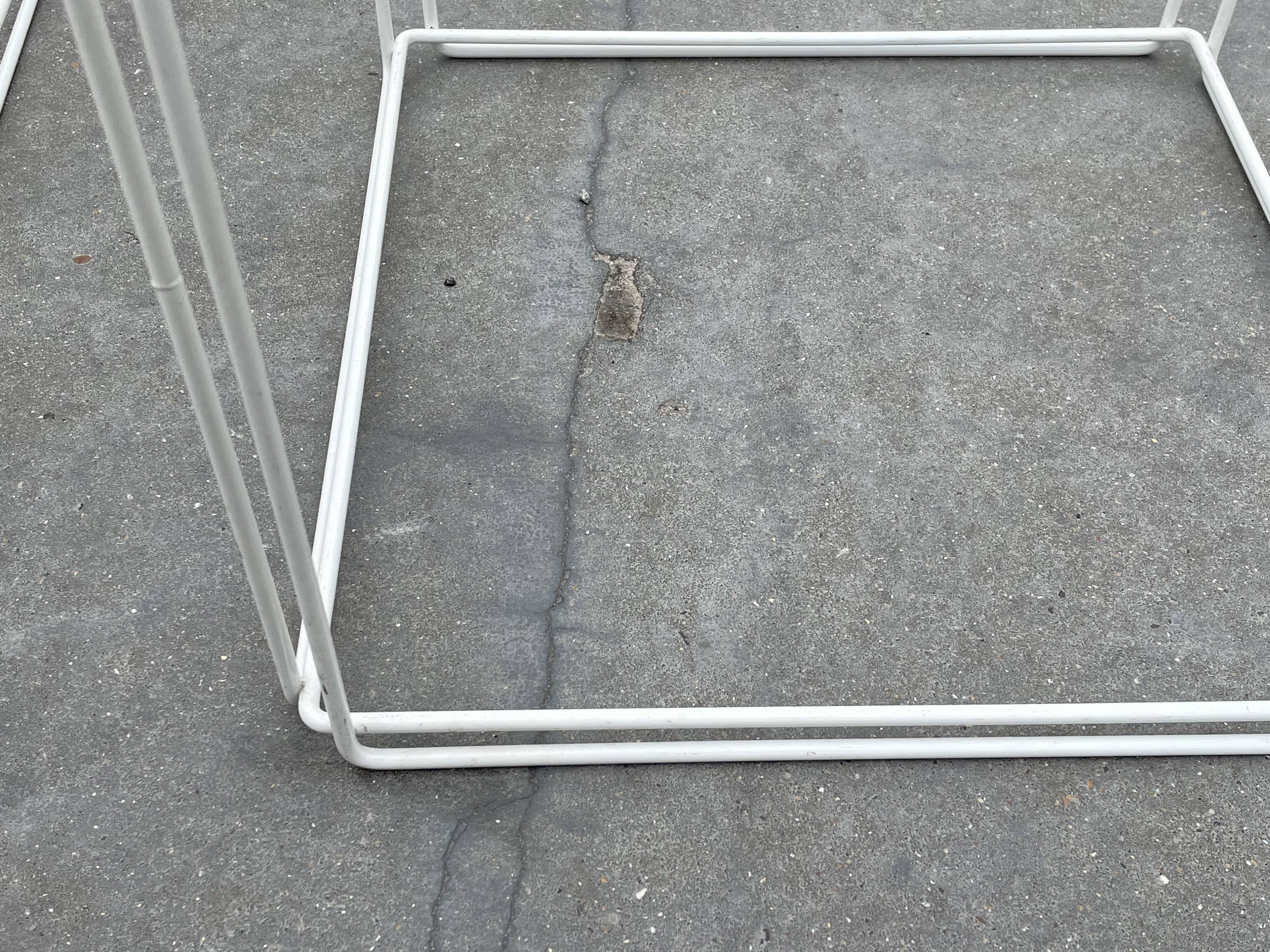 Pull out tables design Max Sauze, édited by Iscocèle