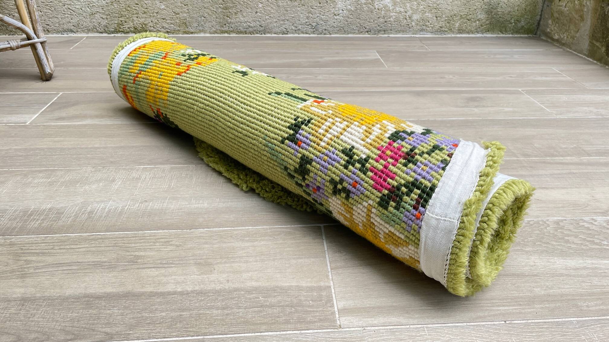 Oval rug from the 70s in pure wool 144x88cm