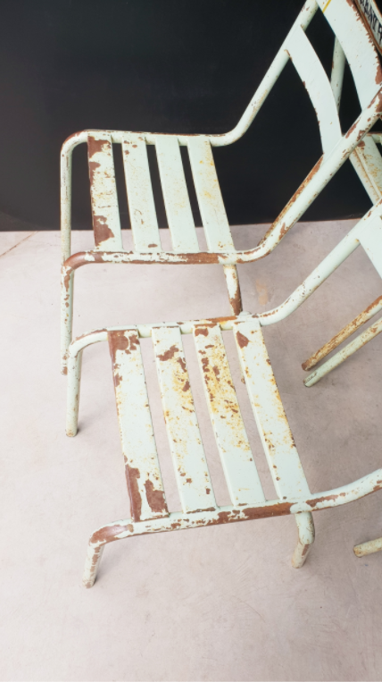 Set of 4 metal chairs