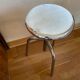 Tabouret à vis chromé d’atelier coiffeur