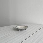 Antique shell-shaped presentation butter dish