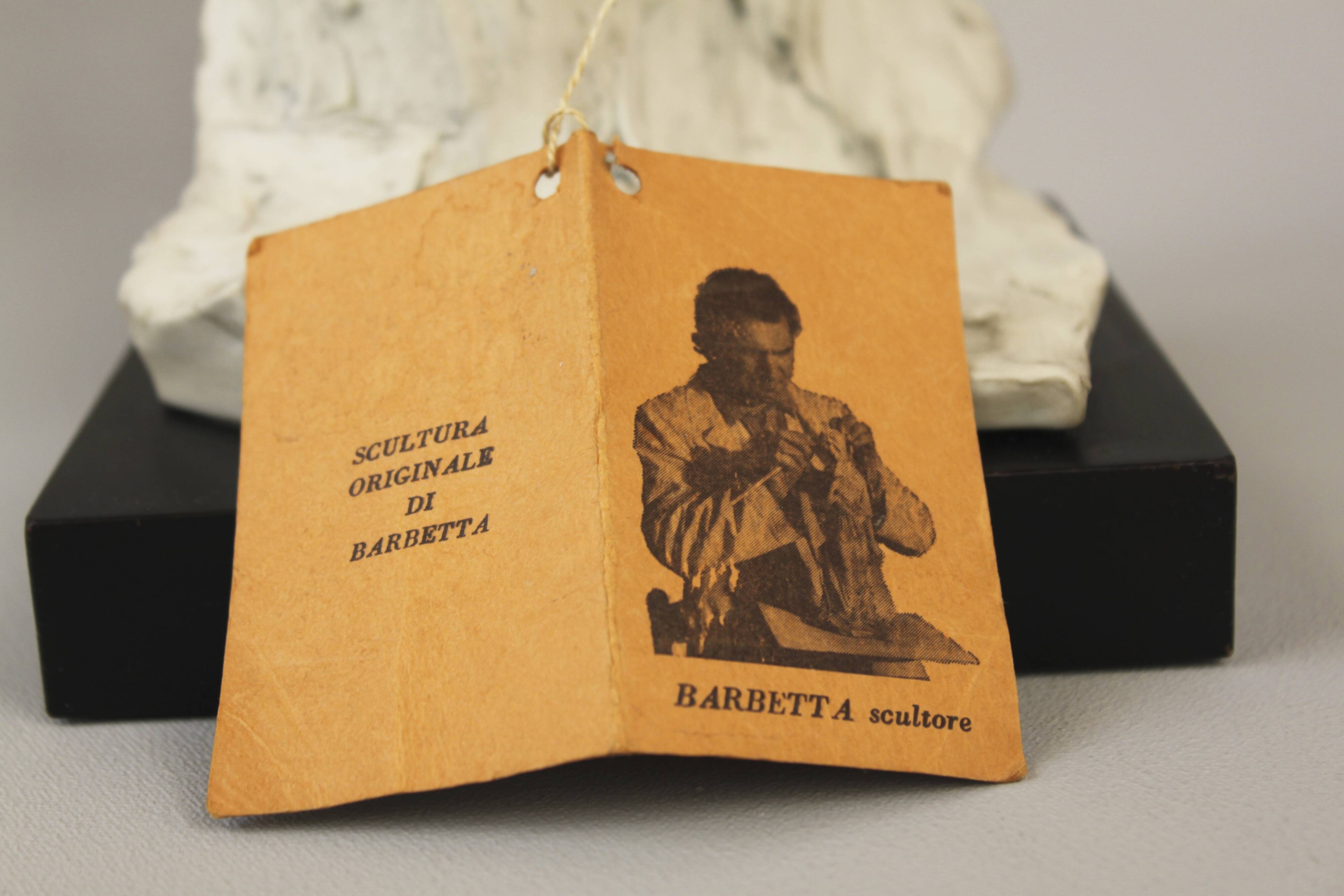 Figura femenina de porcelana. Contemporary escultura by author.