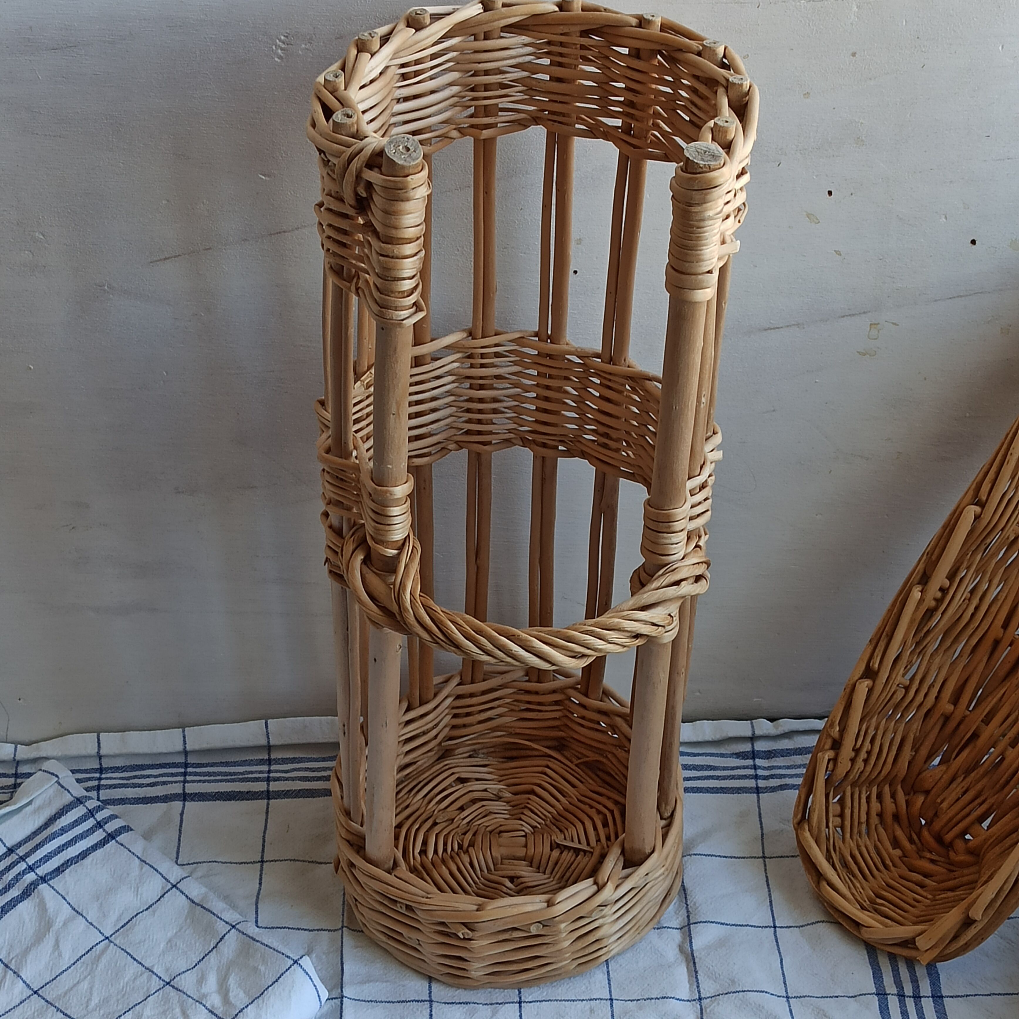 Natural wicker chopstick pan