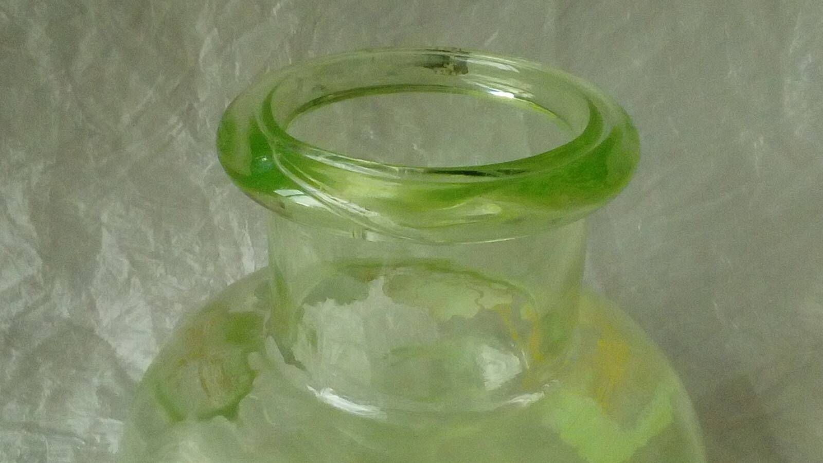 Vase boule en verre emaille email gras