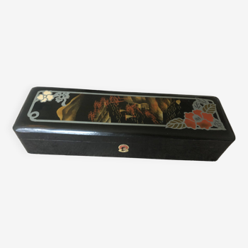Glove box in black lacquered wood with landscape decoration, Art Deco border