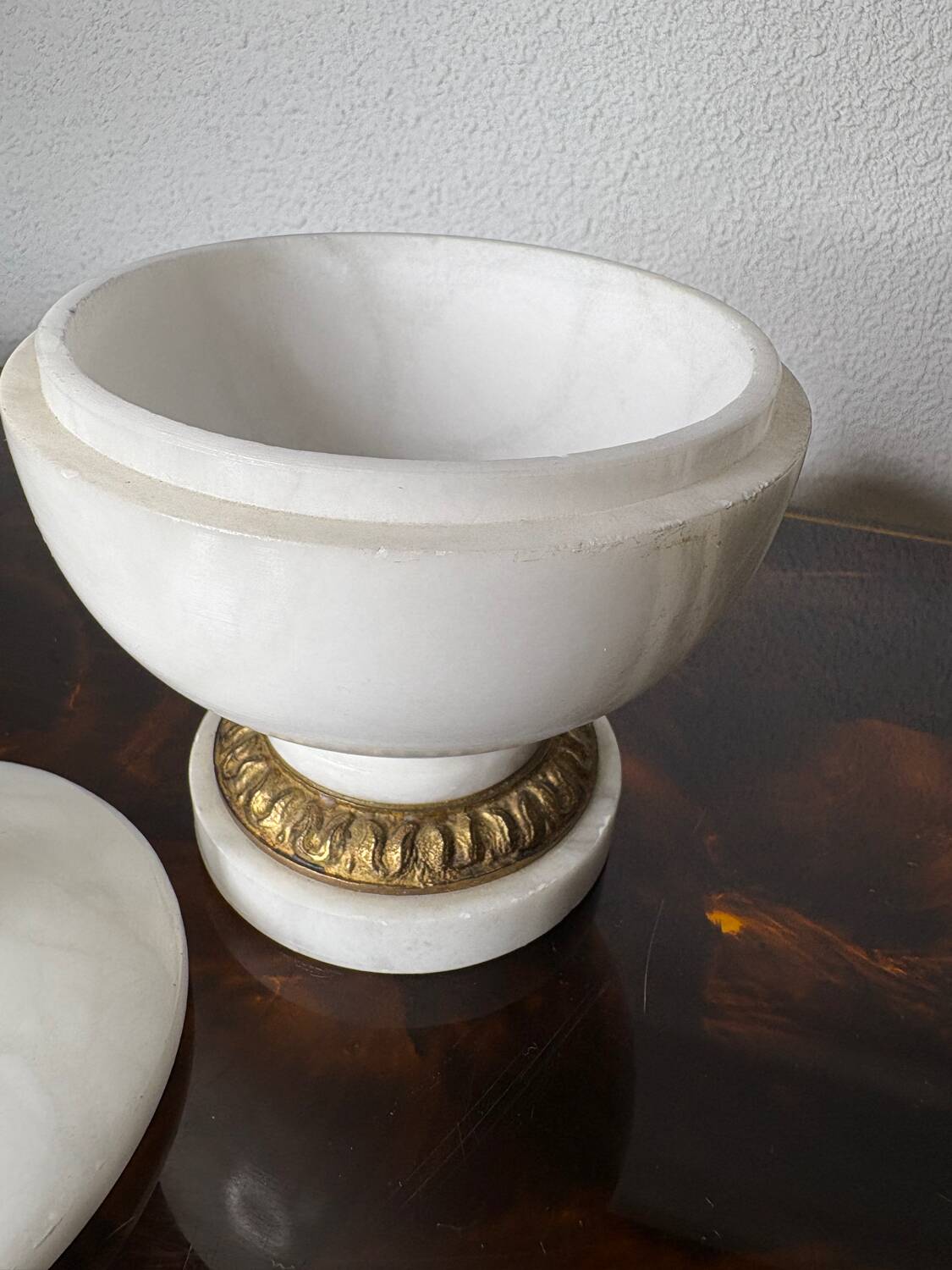 Bonbonnière en albâtre et bronze doré
