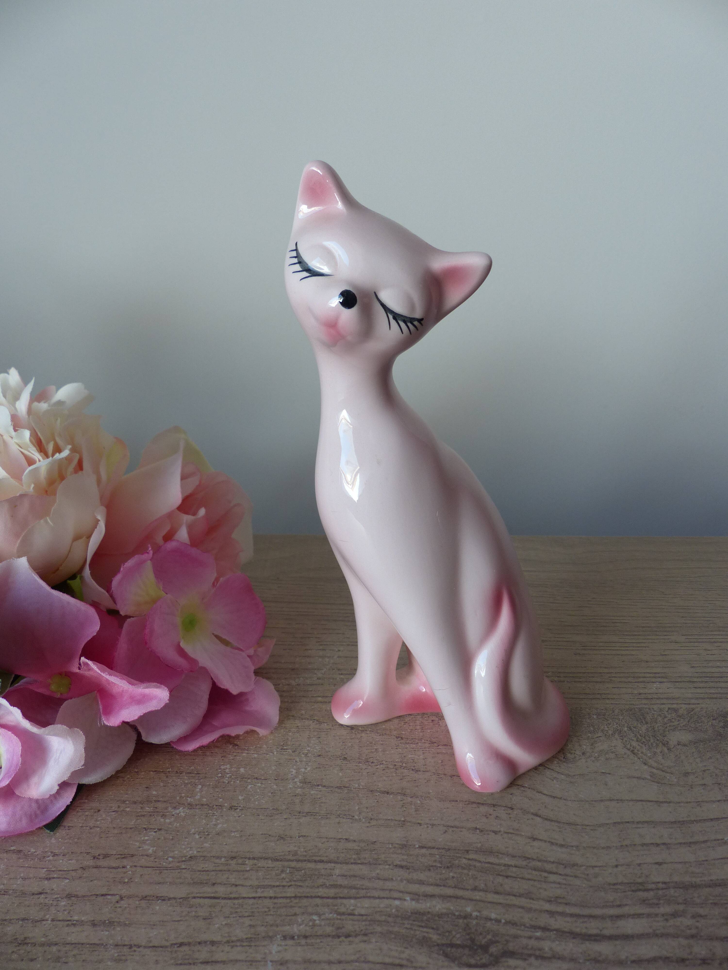 Romantic long-necked cat figurine in pink ceramic, Cat Statuette 1970