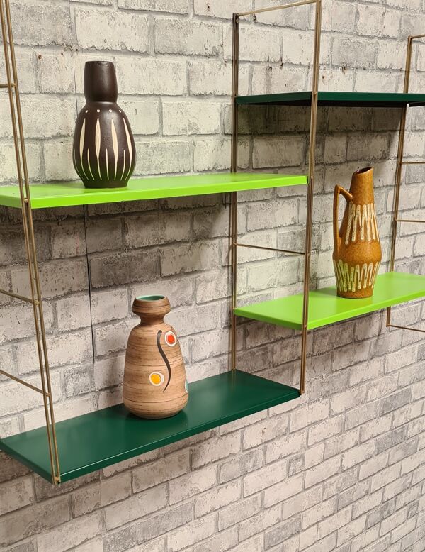 Etagere string style tomado 1960 metal 4 tablettes 3 montants. Montant or petites traces d oxidation