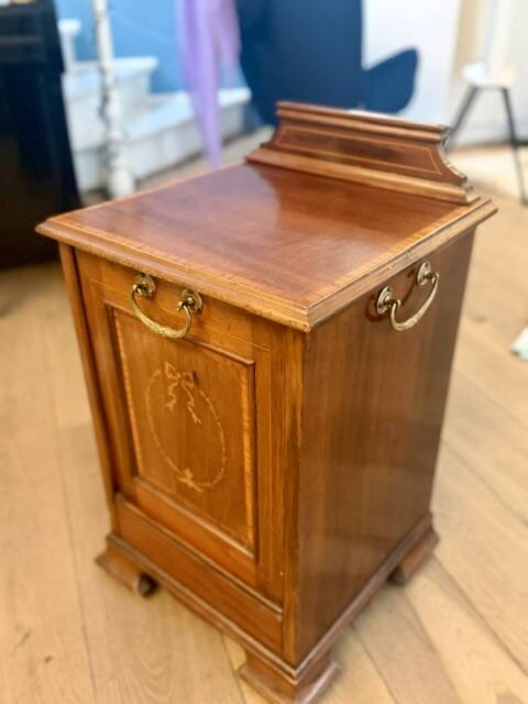 Edwardian furniture / Mahogany coal door