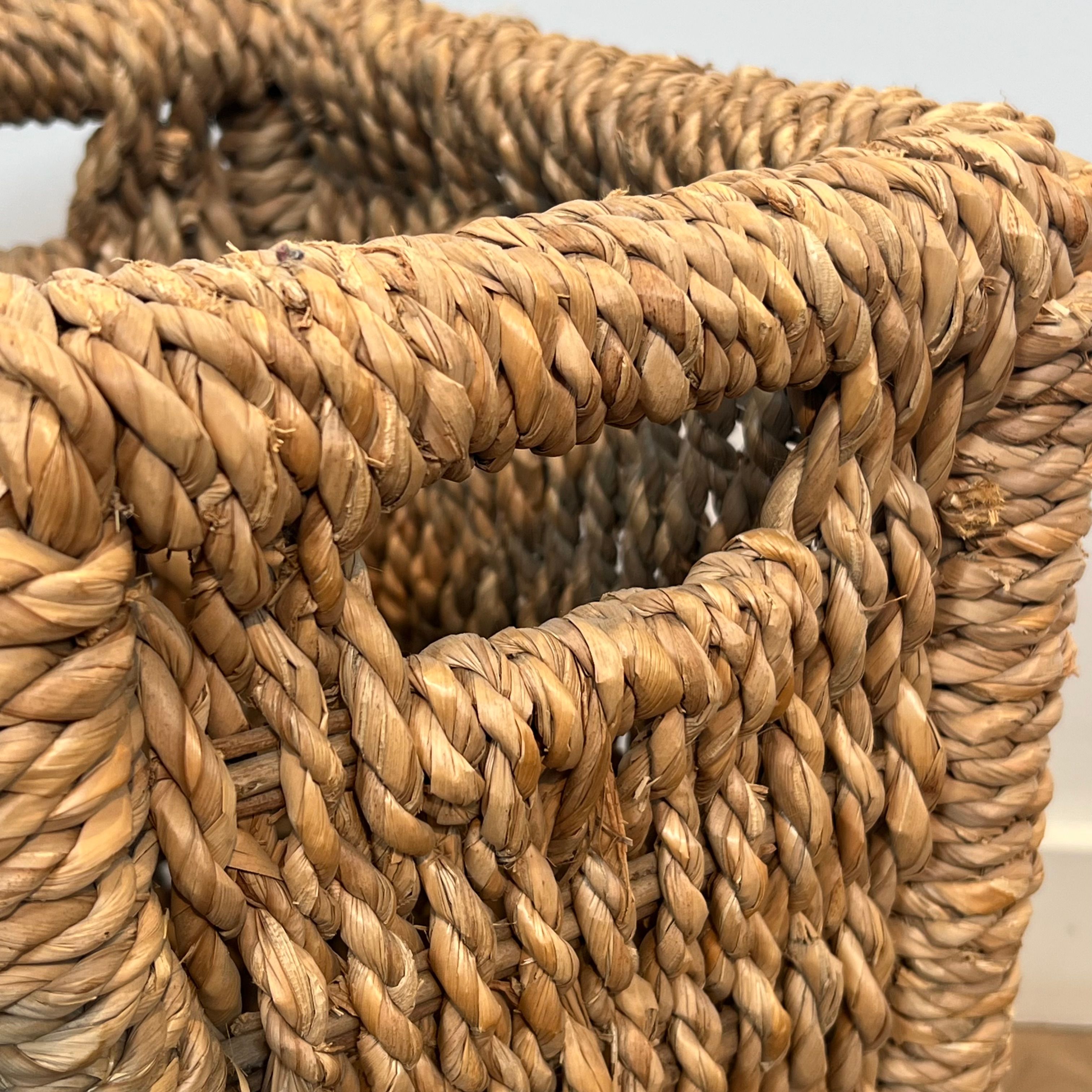 Rope wastepaper basket