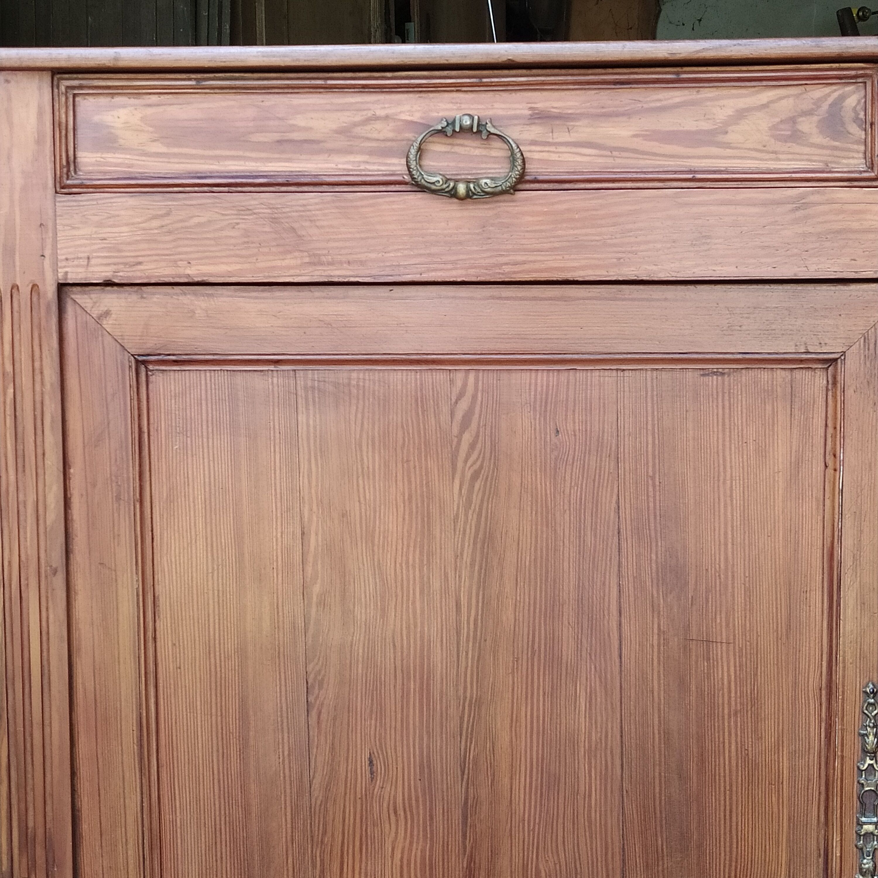 Enfilade Pitchpin époque 1900 3 portes et 3 tiroirs