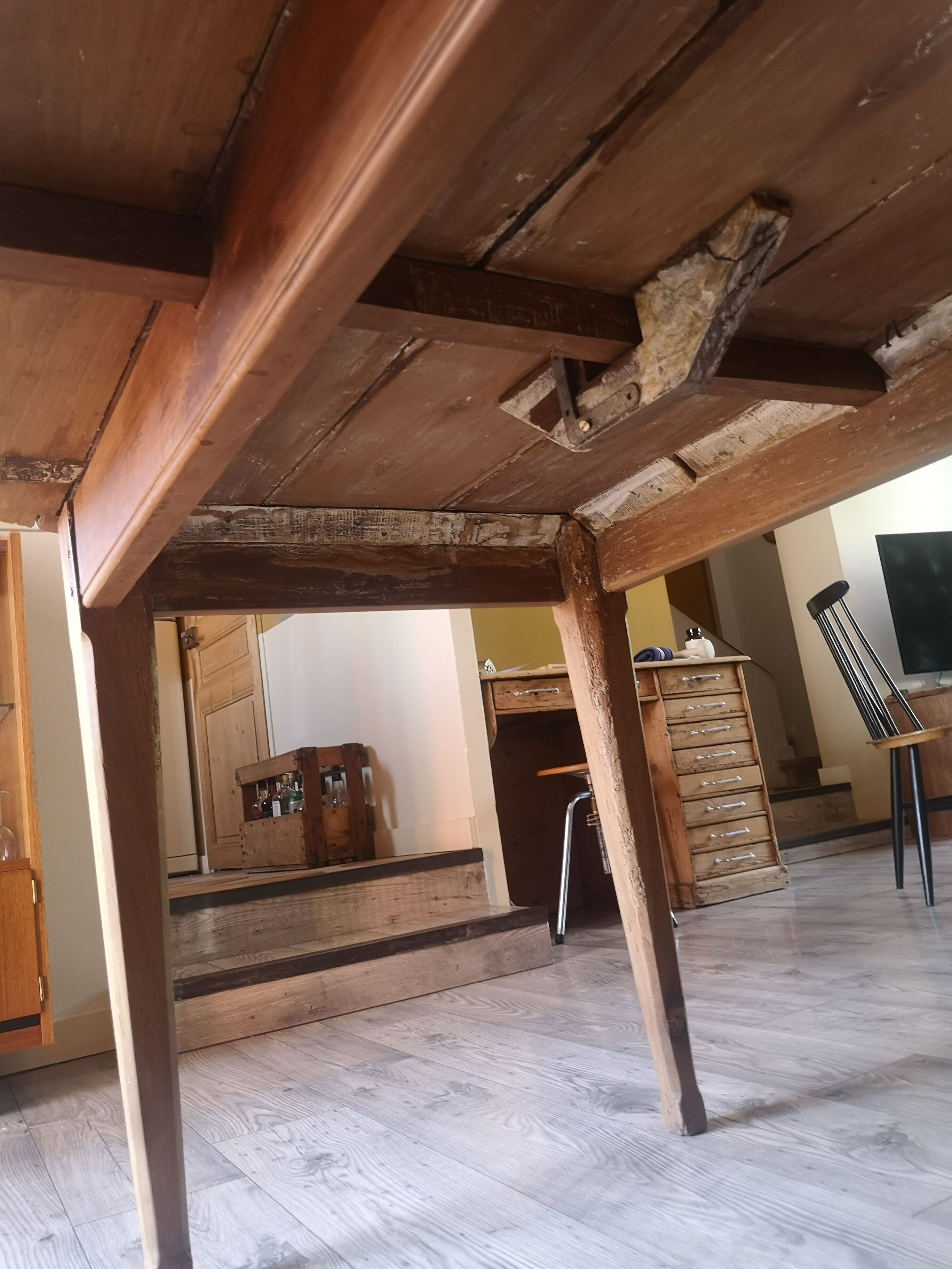 Table de ferme ronde D 130 cm