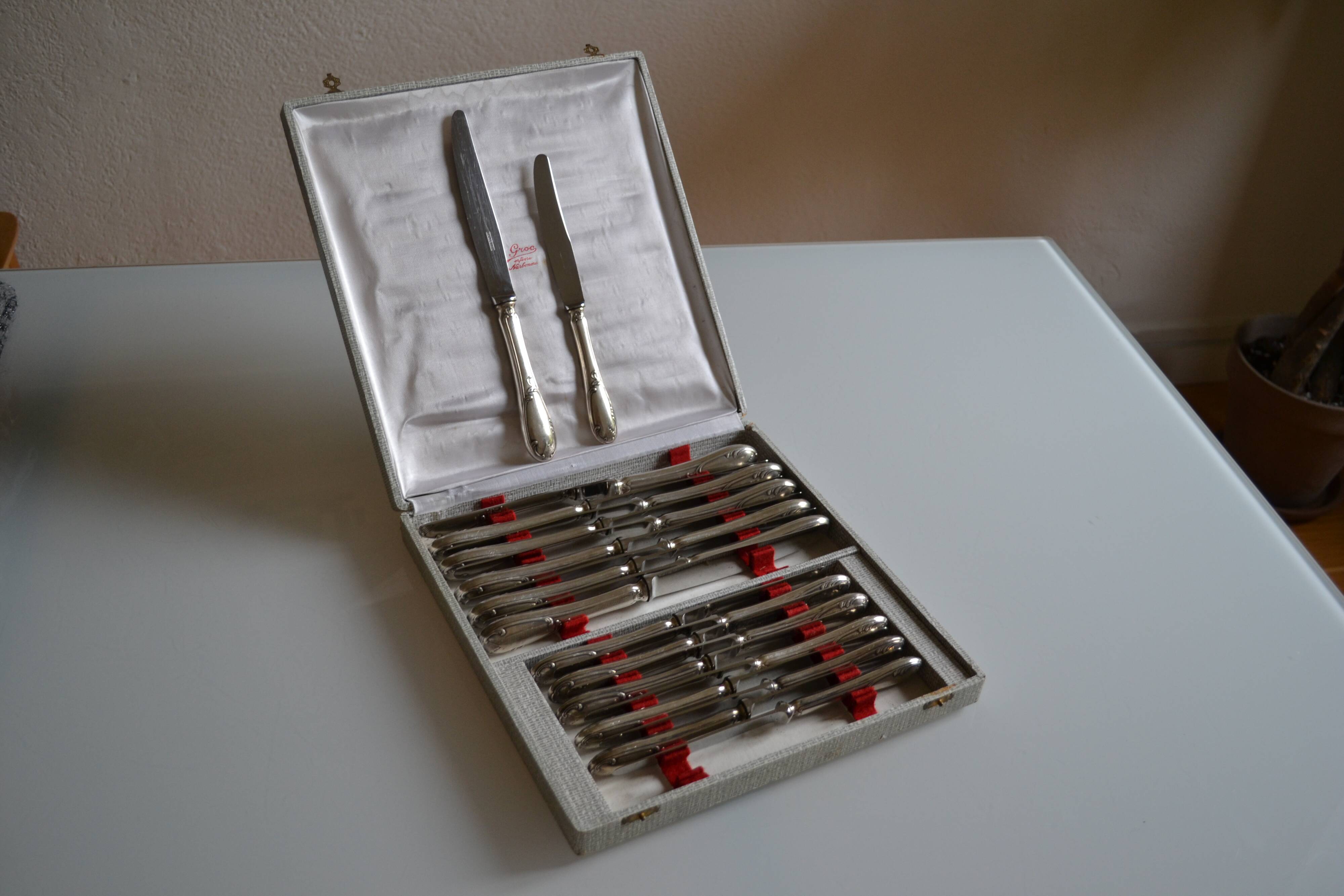 22 silver plated table and dessert knives by Cailar Bayard