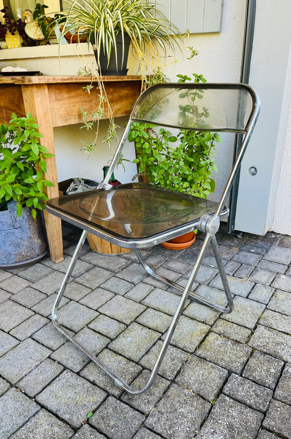 Plia folding chair by Giancarlo Piretti