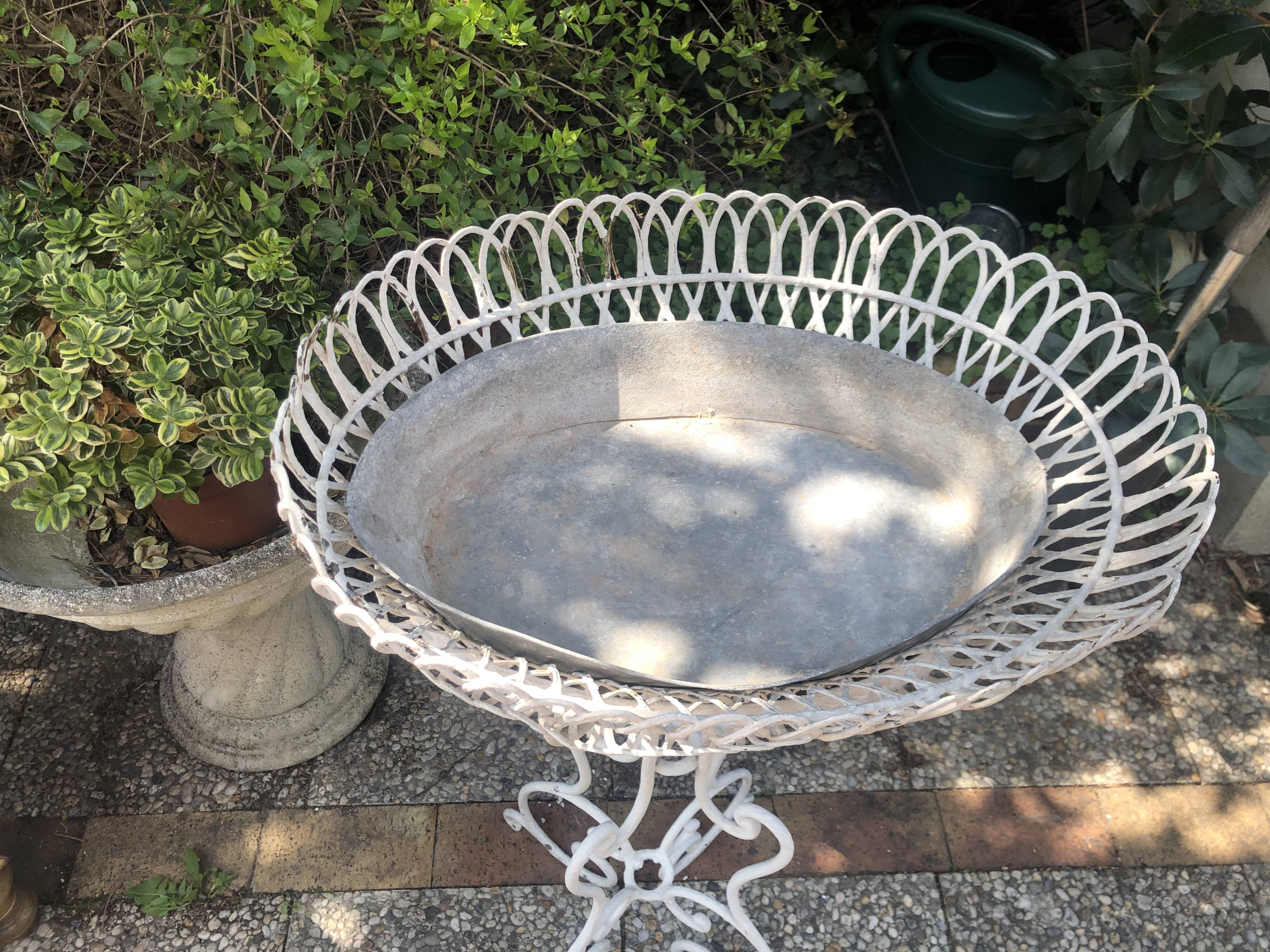 Jardinière en fer forgé