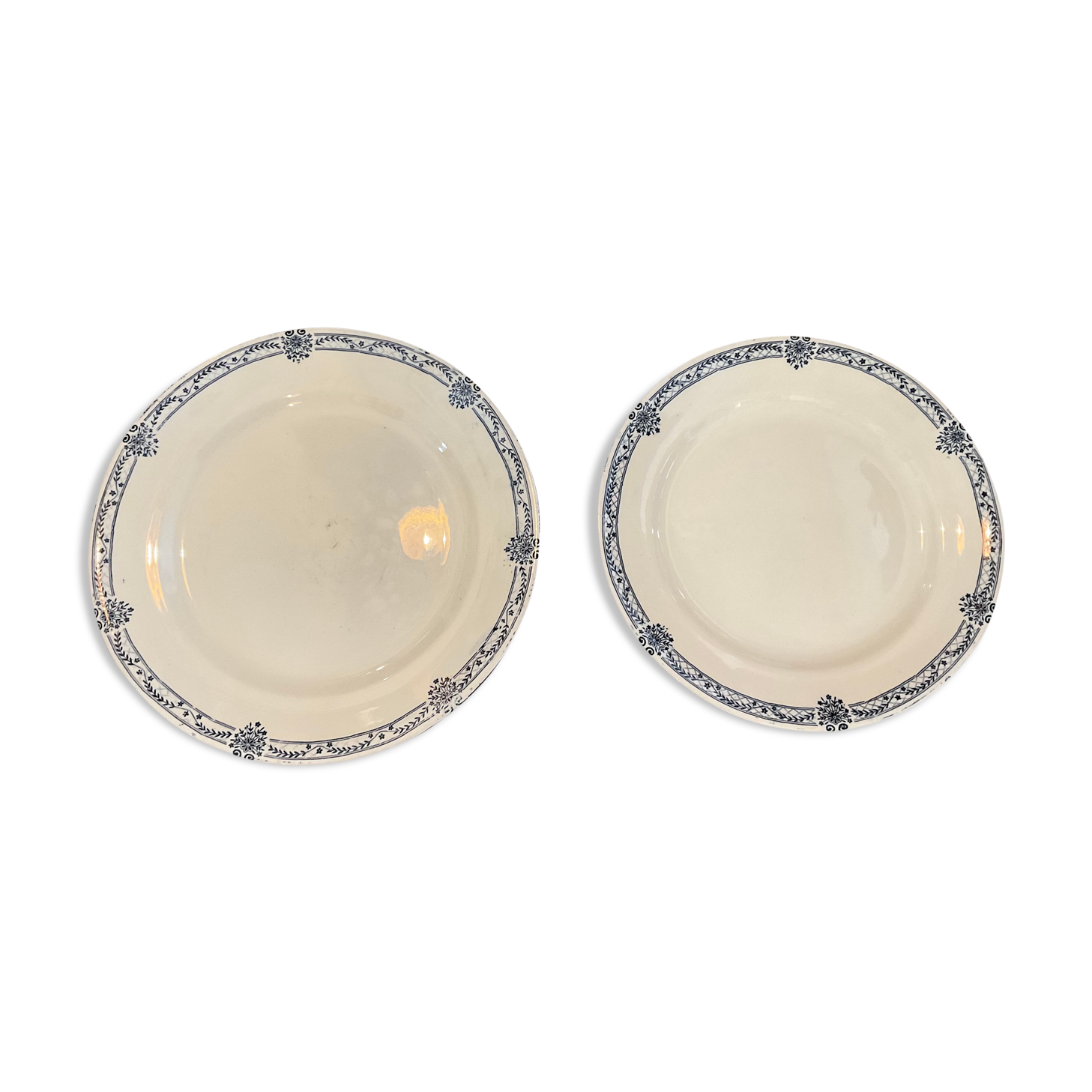 2 round dishes iron earth .salins