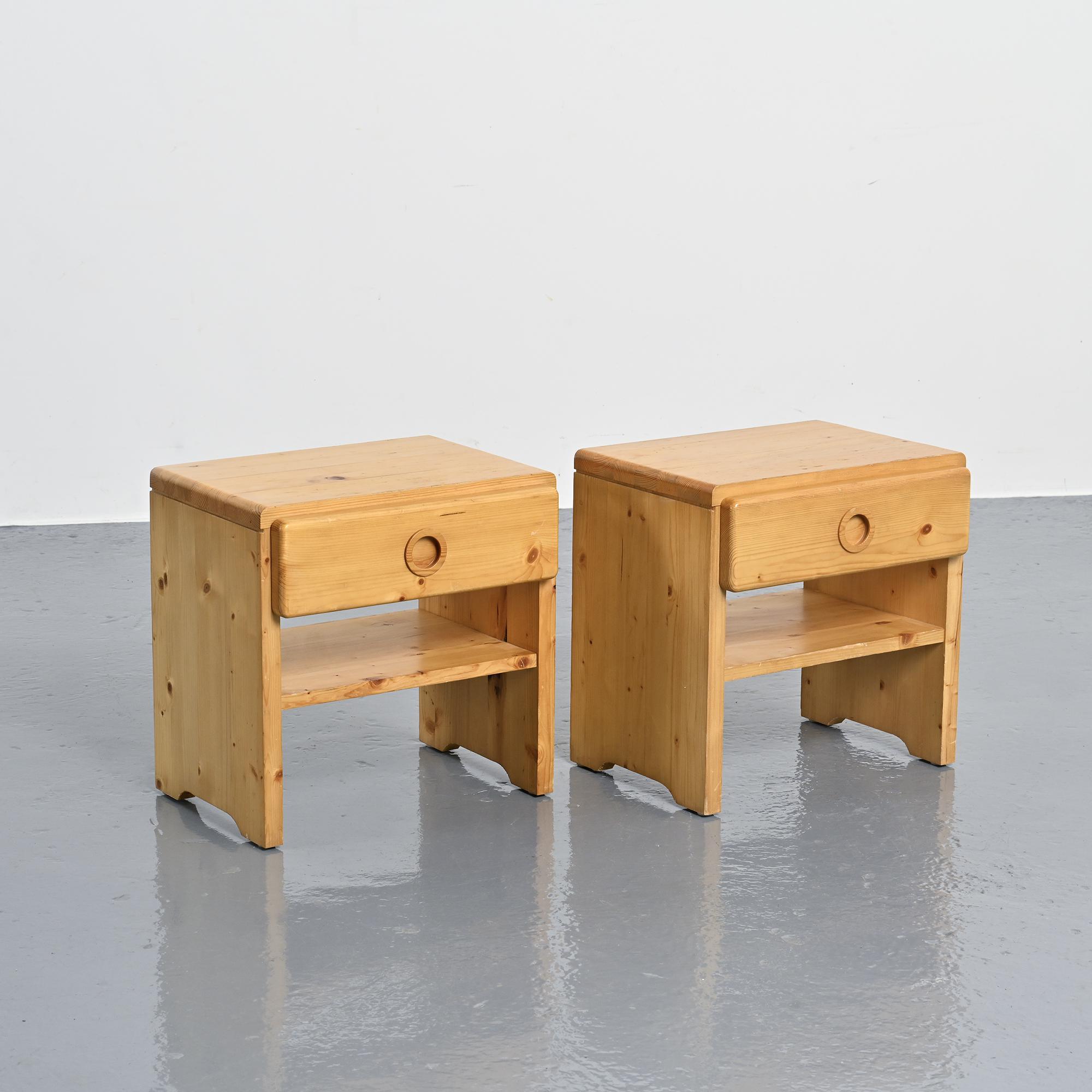 Pair of bedside tables from Arcs in solid pine, circa 1975.