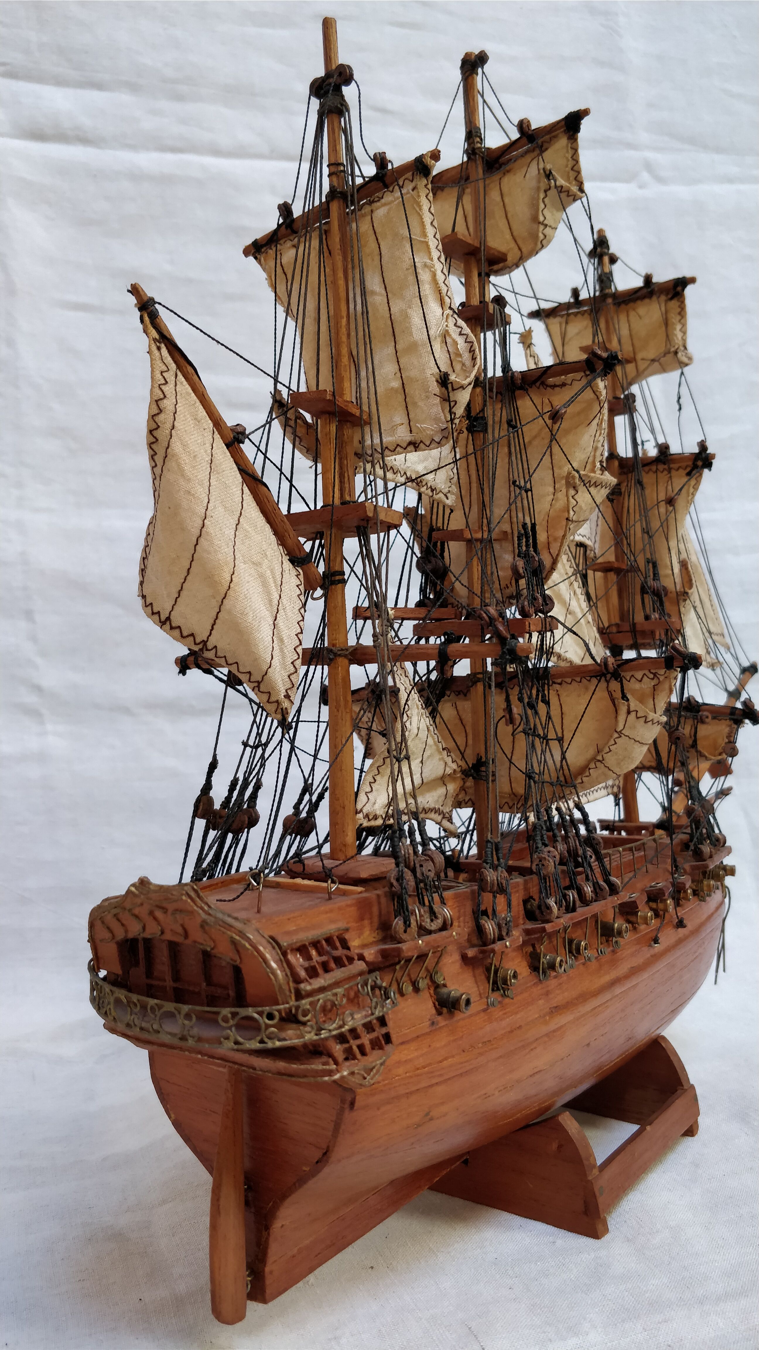 Boat model Le Saint Geran in wood and fabric
