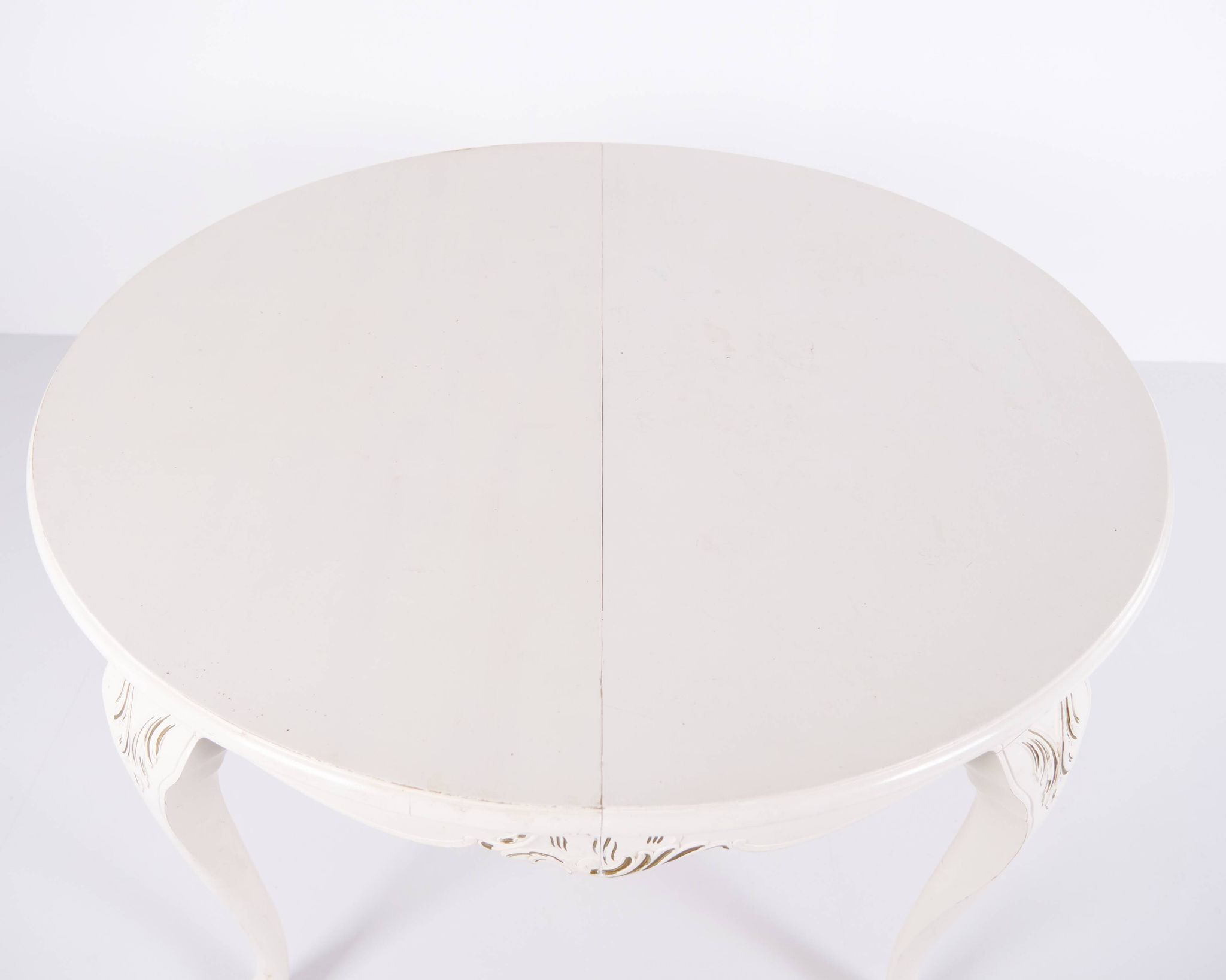 Antique round dining table with extension - Neo Rococo style - white painted with decorative details - 1920s