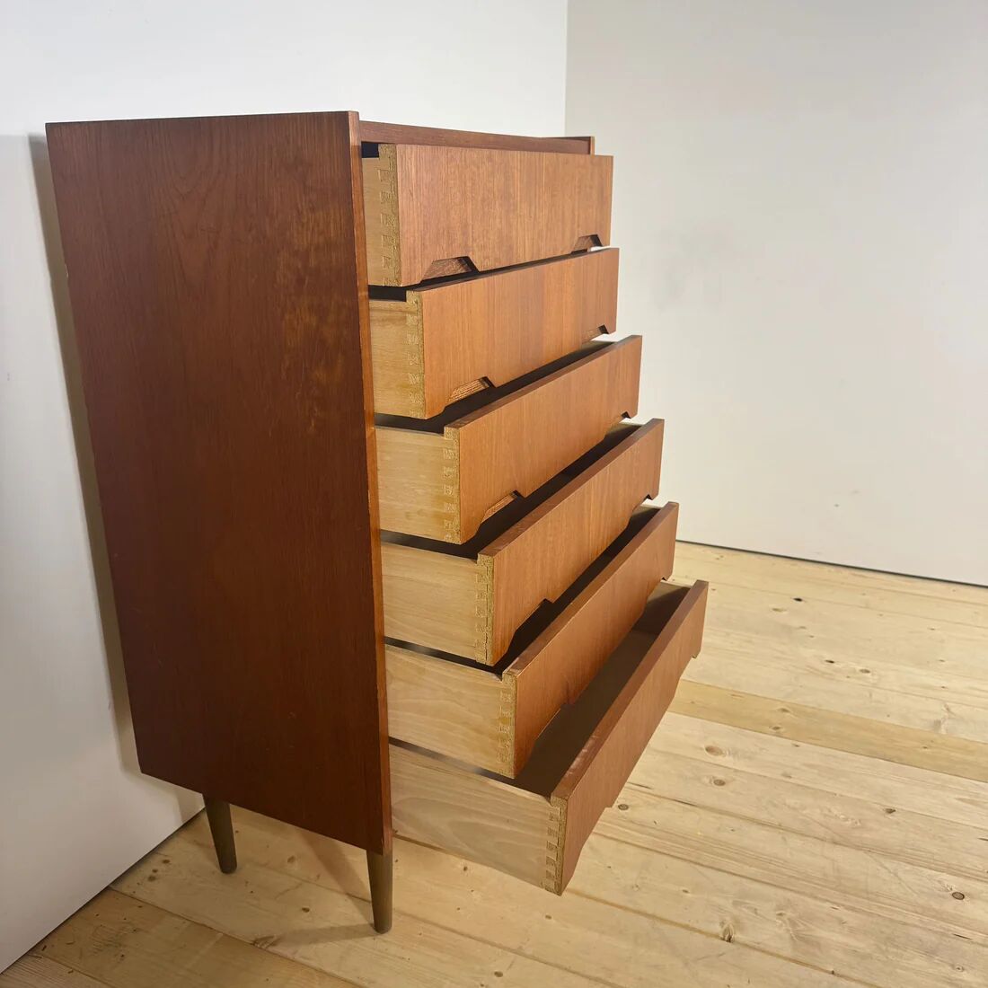 Danish mid-century chest of drawers in teak – Scandinavian vintage design, 1960s