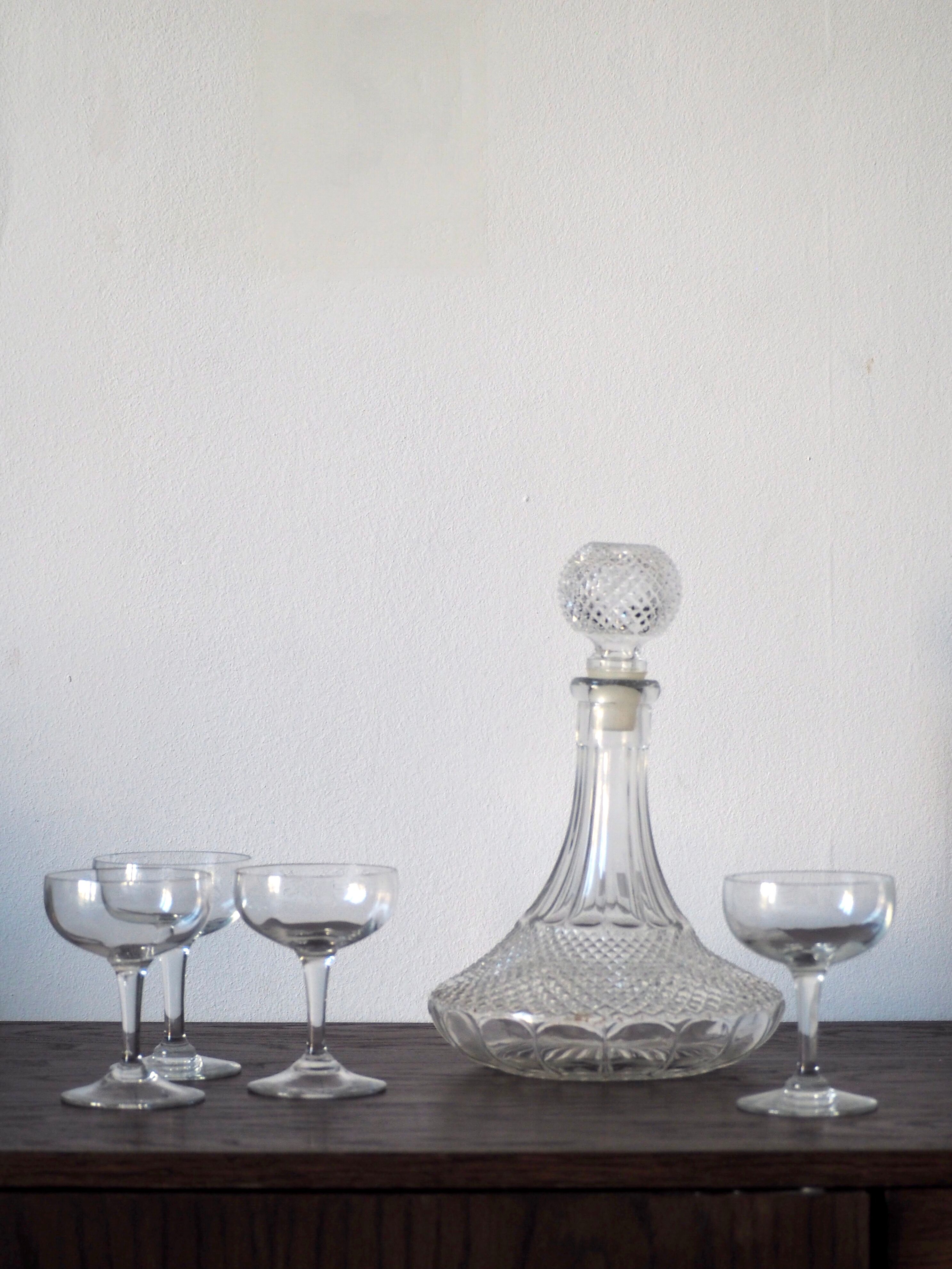 Carafe à vin en verre taillé diamant