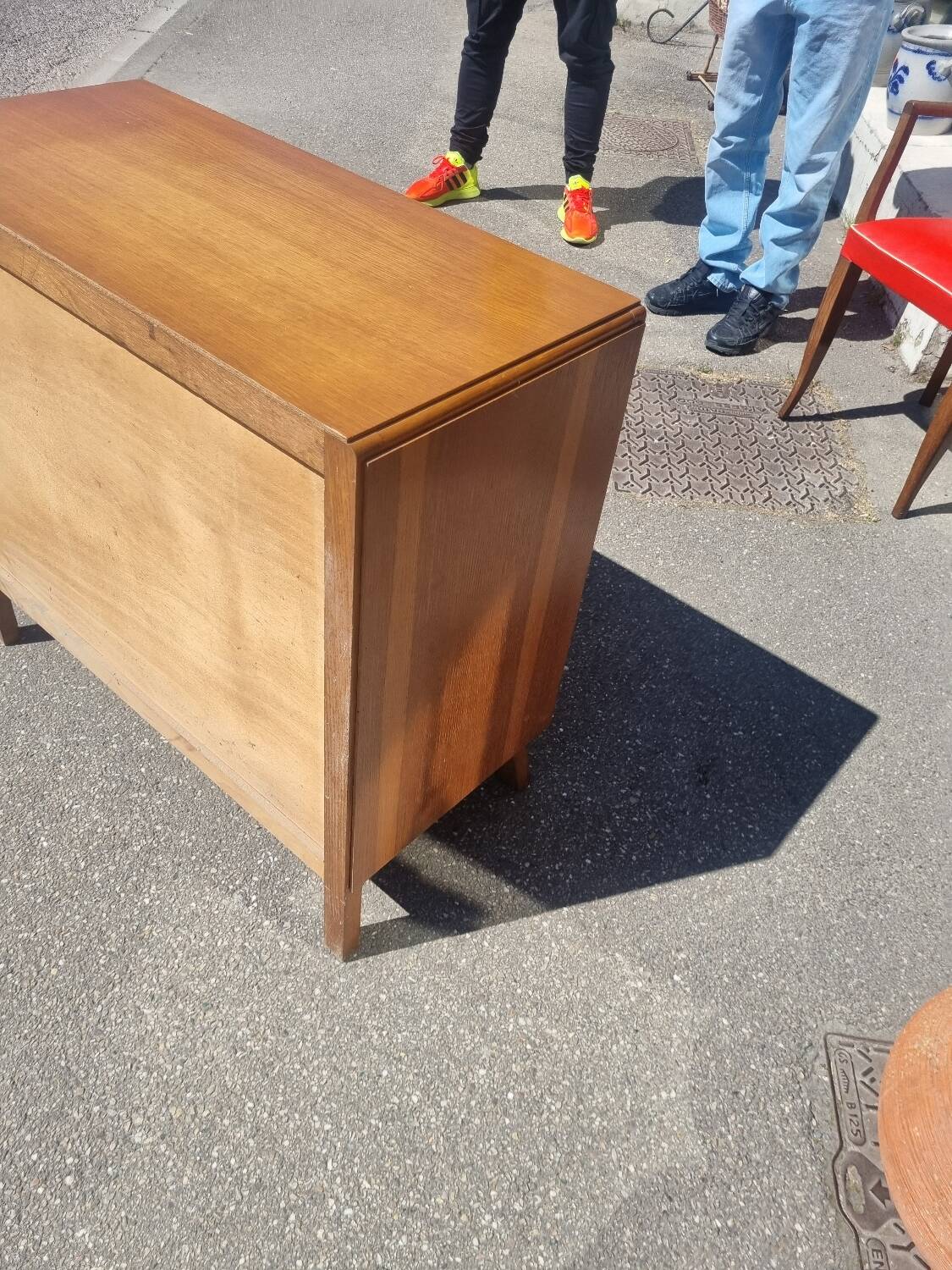 Commode vintage pied compas