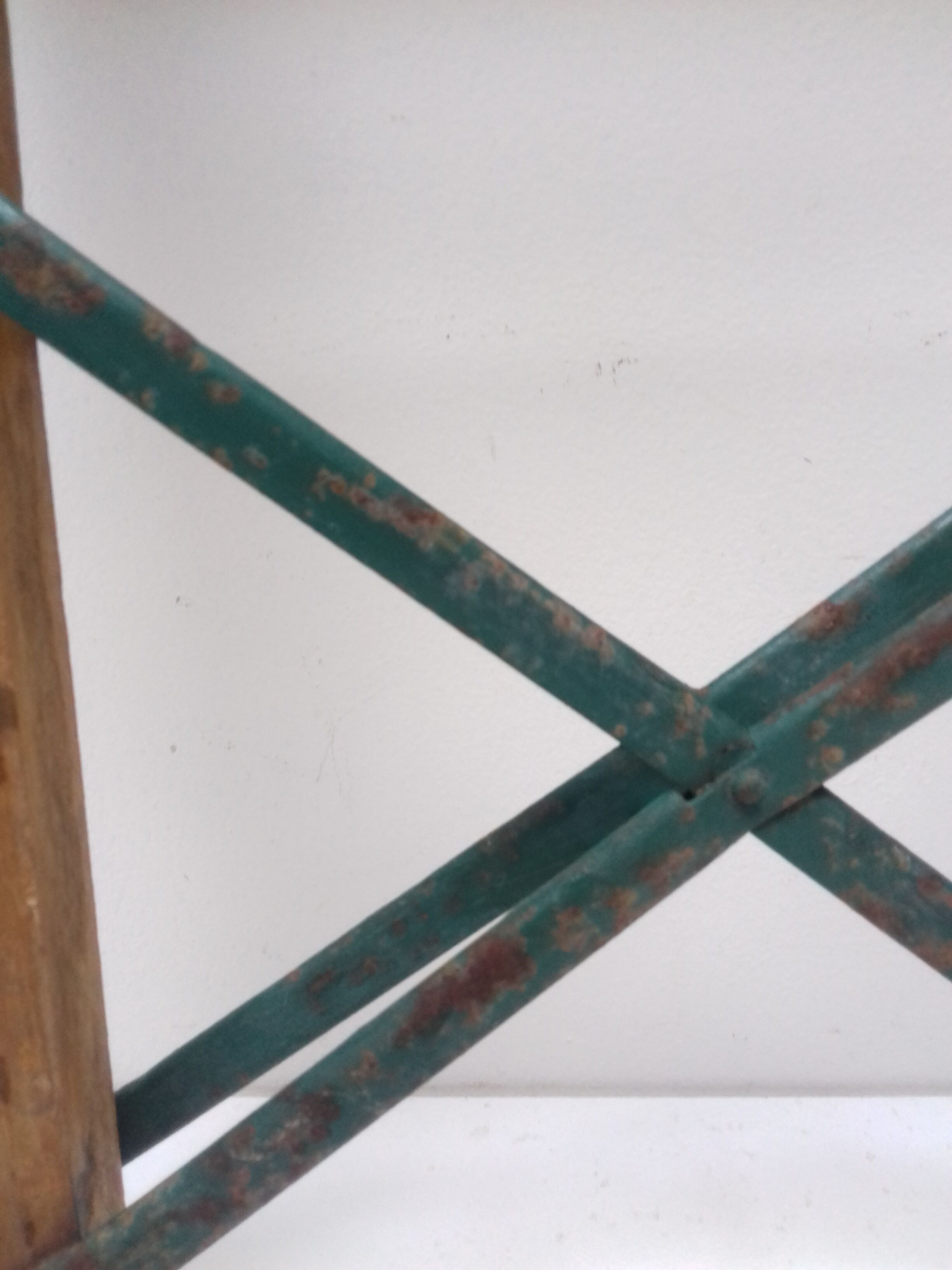 Wooden folding stool "eureka"