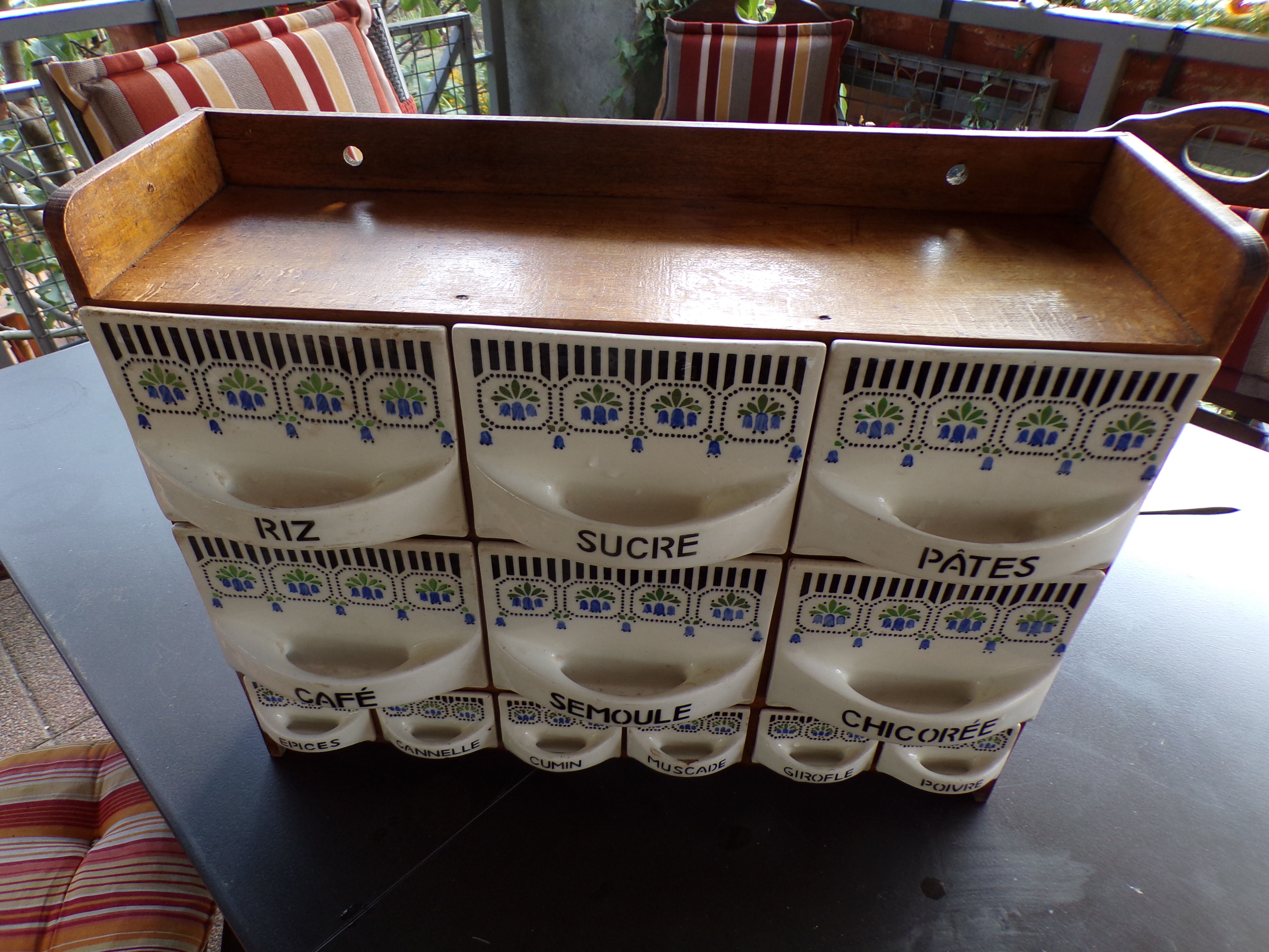 Etagere à epices