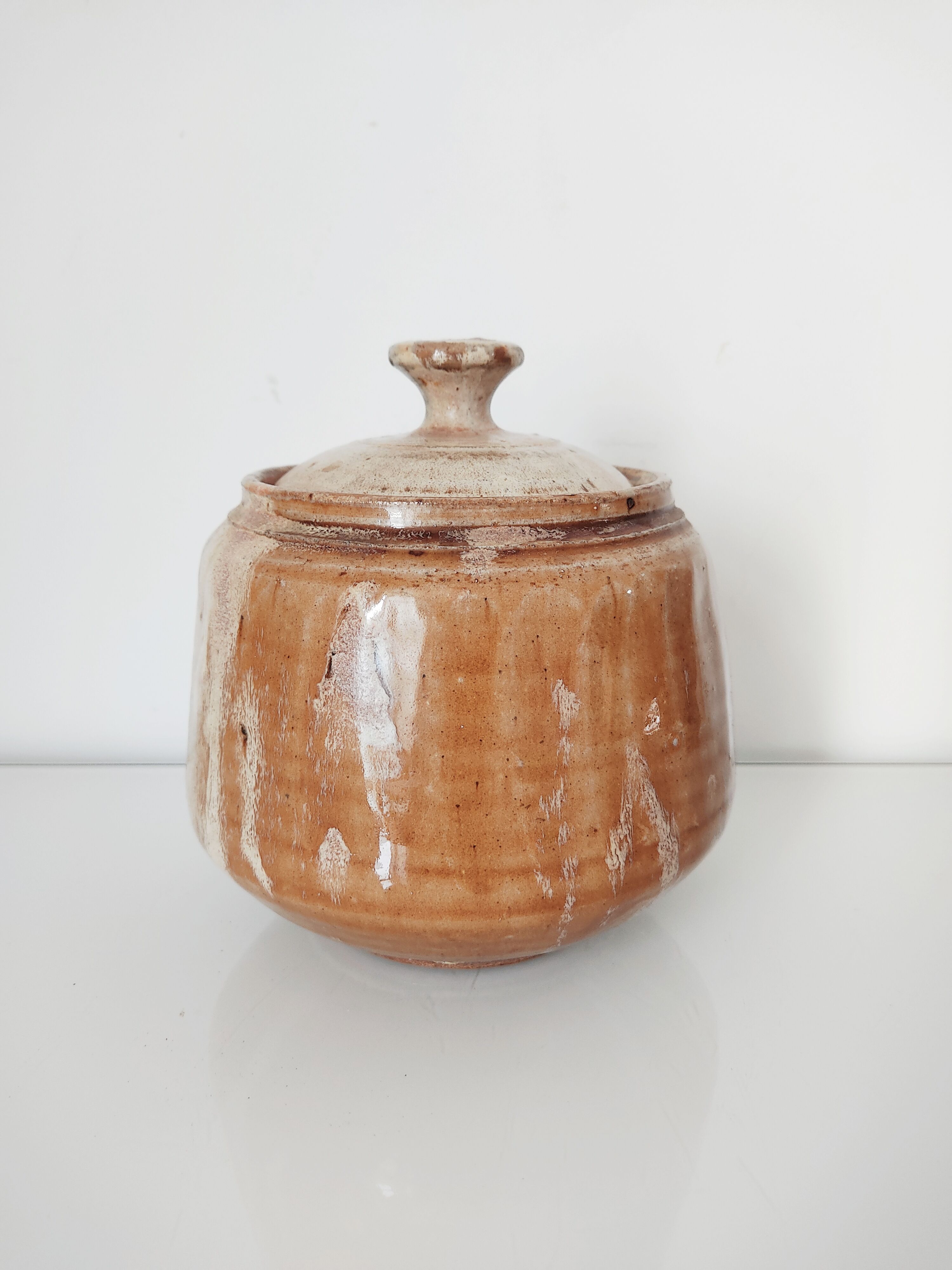 Pot couvert vintage en grès signé