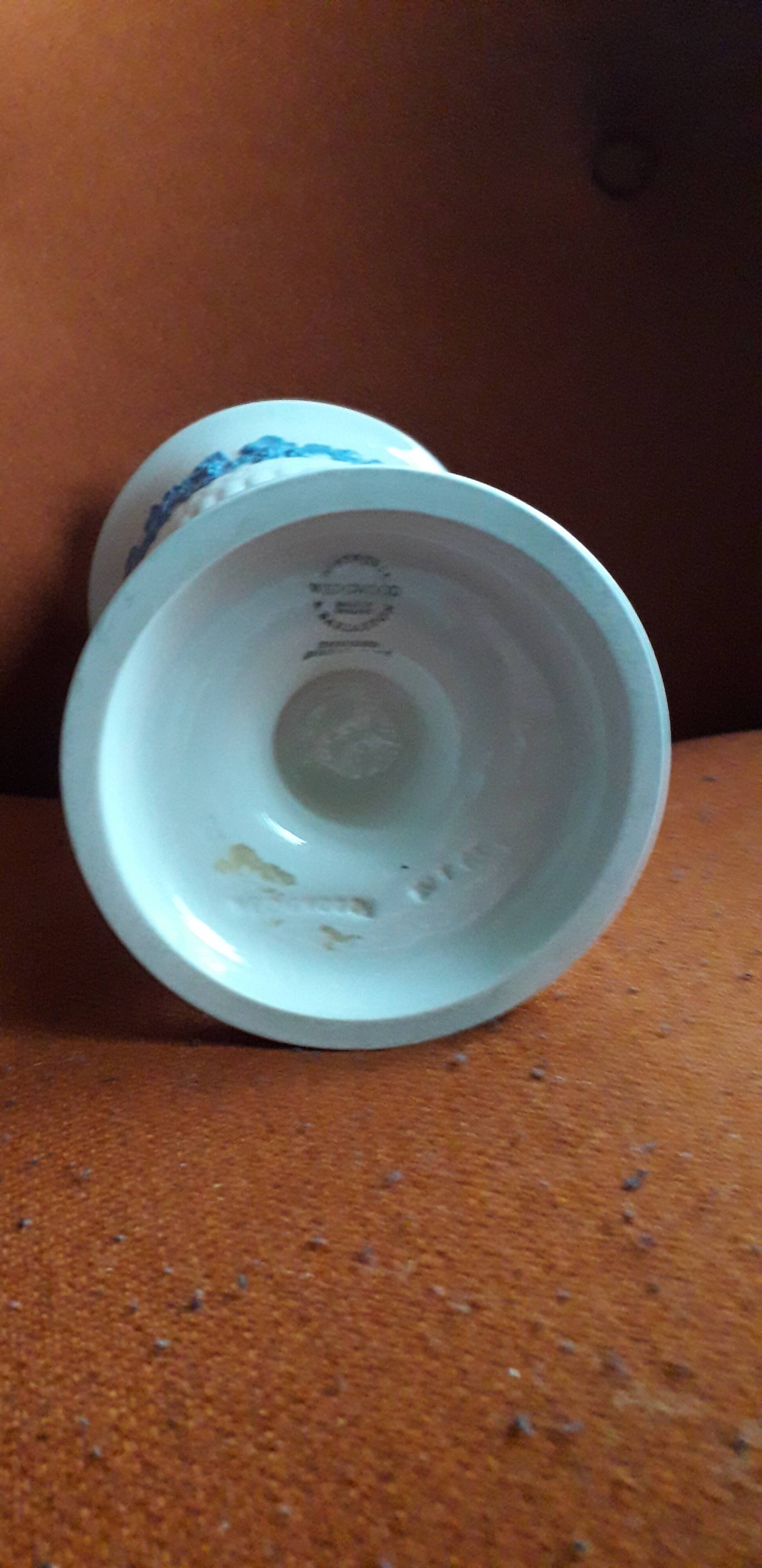 Vintage English vase in Wedgwood.