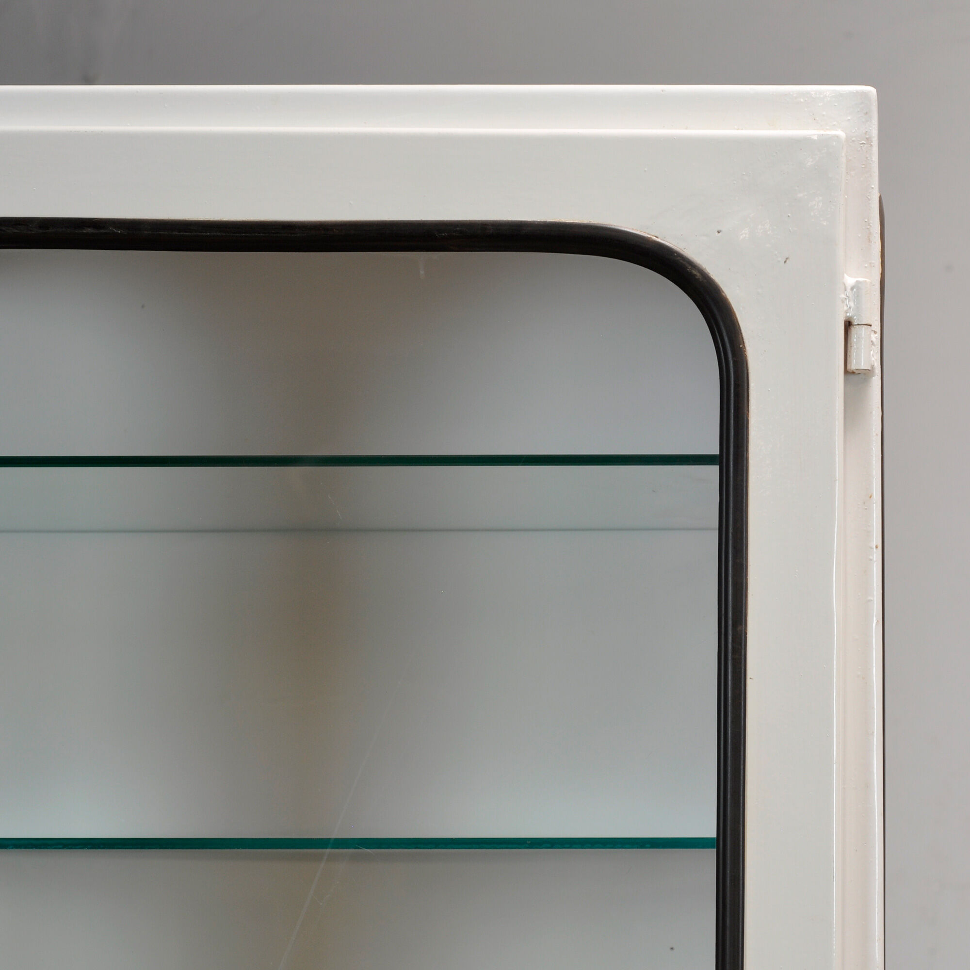 Vintage medicine cabinet, 1970s