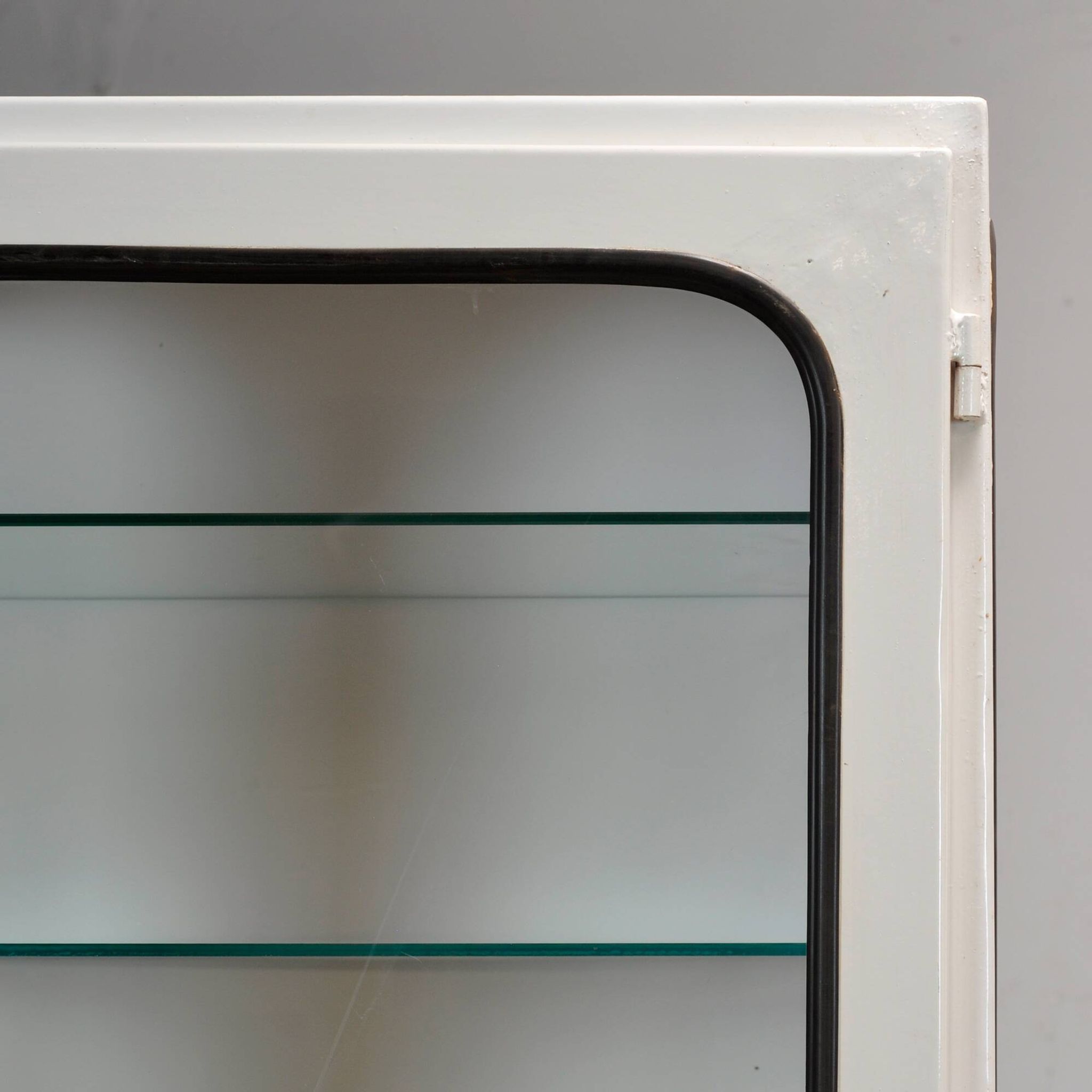 Vintage medicine cabinet, 1970s