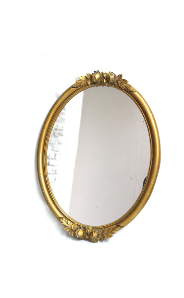 Oval mirror in gilded wood