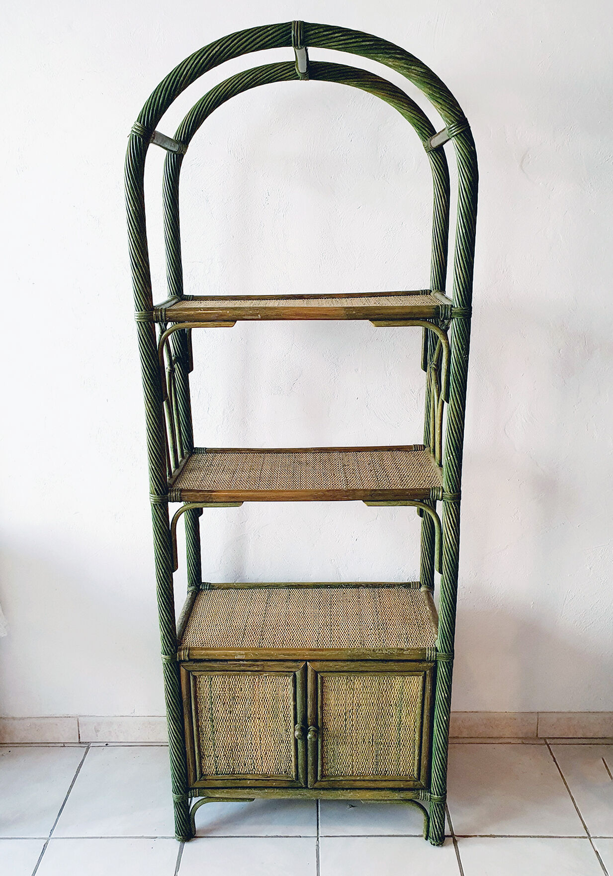 Bamboo shelf & green rattan