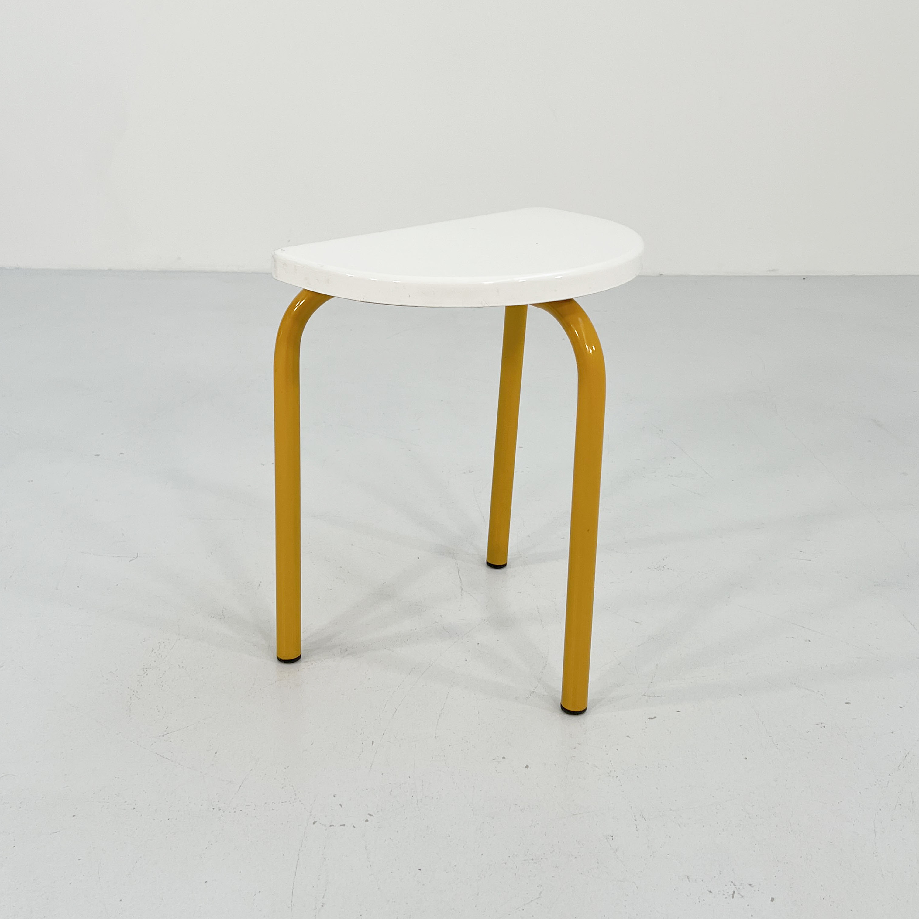 Tabouret tubulaire jaune,1970s