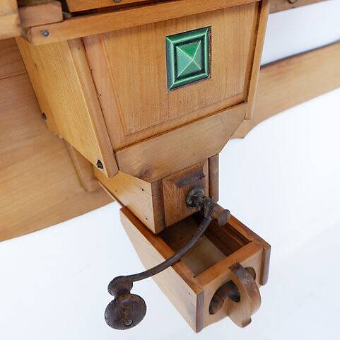 Etagère de cuisine / Archelle en bois de sherry avec 18 tiroirs et moulin à café