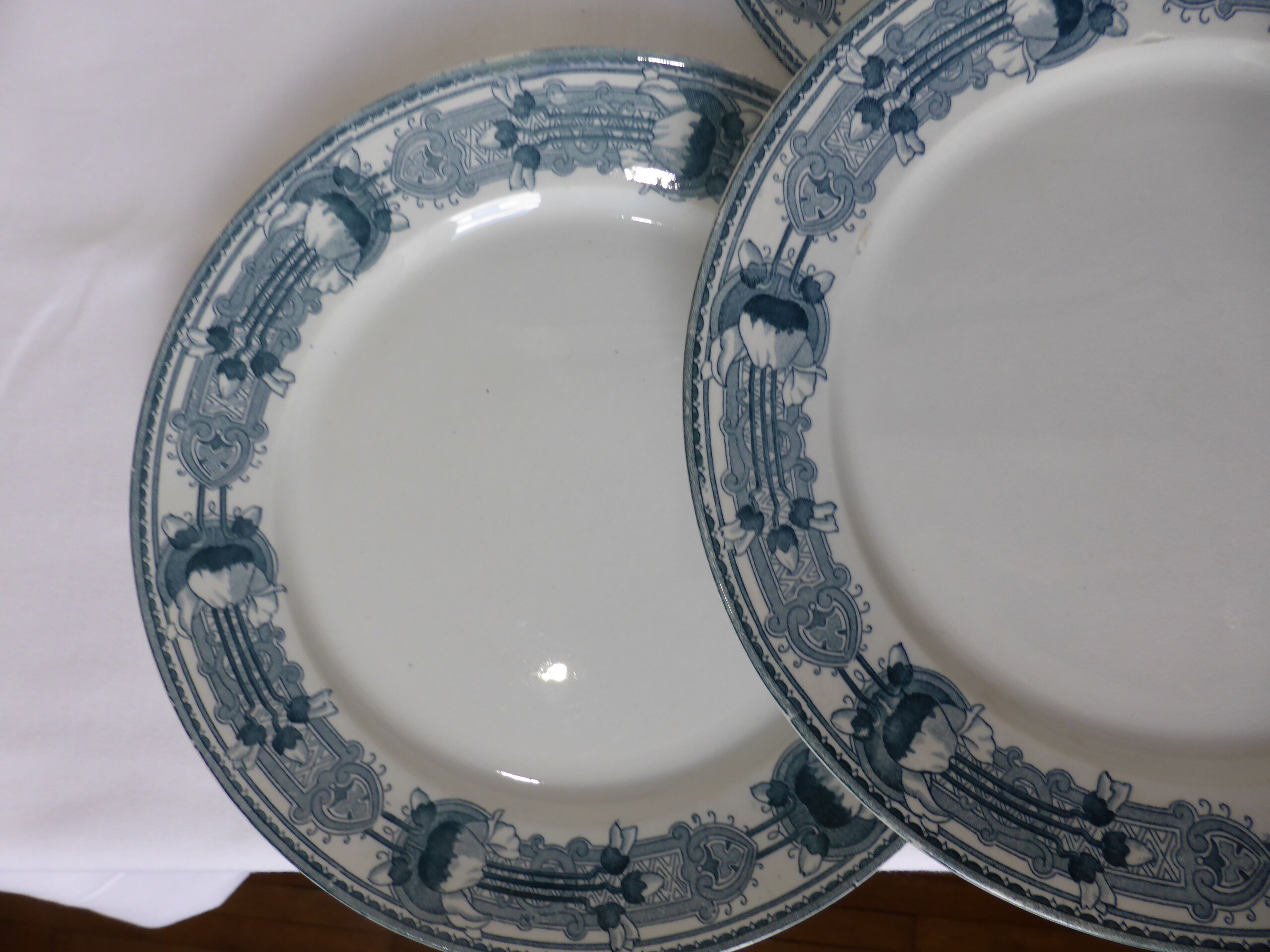4 vintage dinner plates from CM&C, Massena model 220604