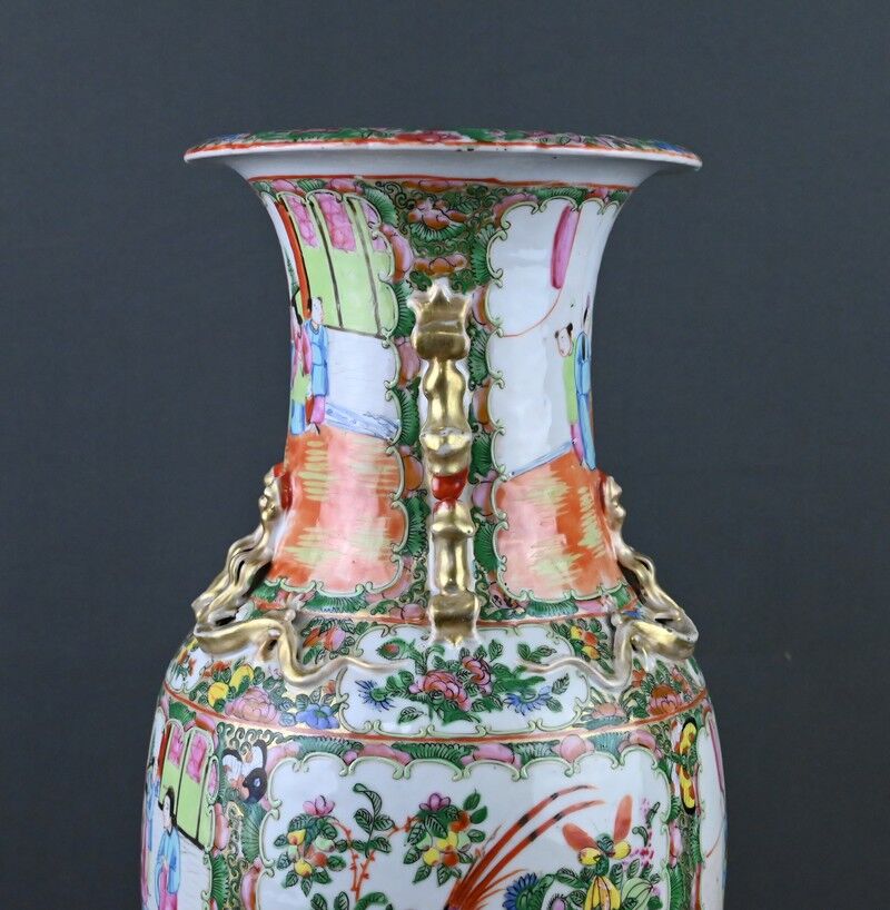 Important Canton porcelain vase, China – late 19th century