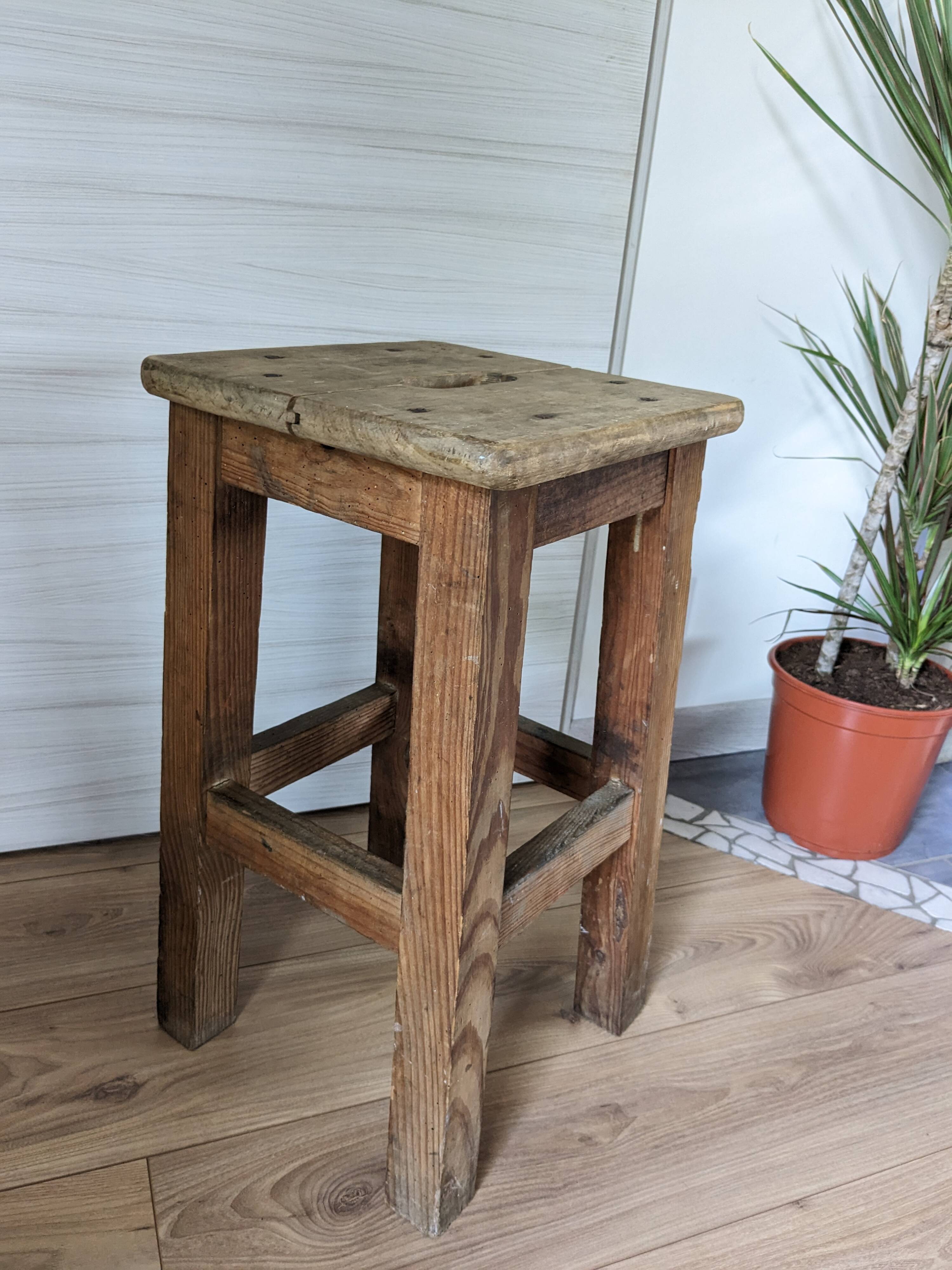Tabouret De Ferme Ancien En Bois Blanchi - Style Vintage, Pour Plante Ou Assise