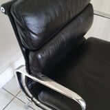 Fauteuil EA208 soft pad Charles et Ray Eames édition Herman Miller