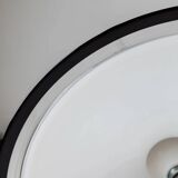 Grand plafonnier vintage en verre de Murano blanc avec bord noir et support en acier inoxydable – lampe suspendue italienne des années 1970