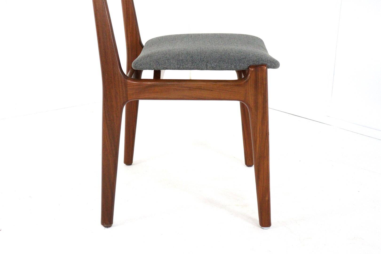 Very nice and solid set of 4 vintage teak chairs - Findahl.