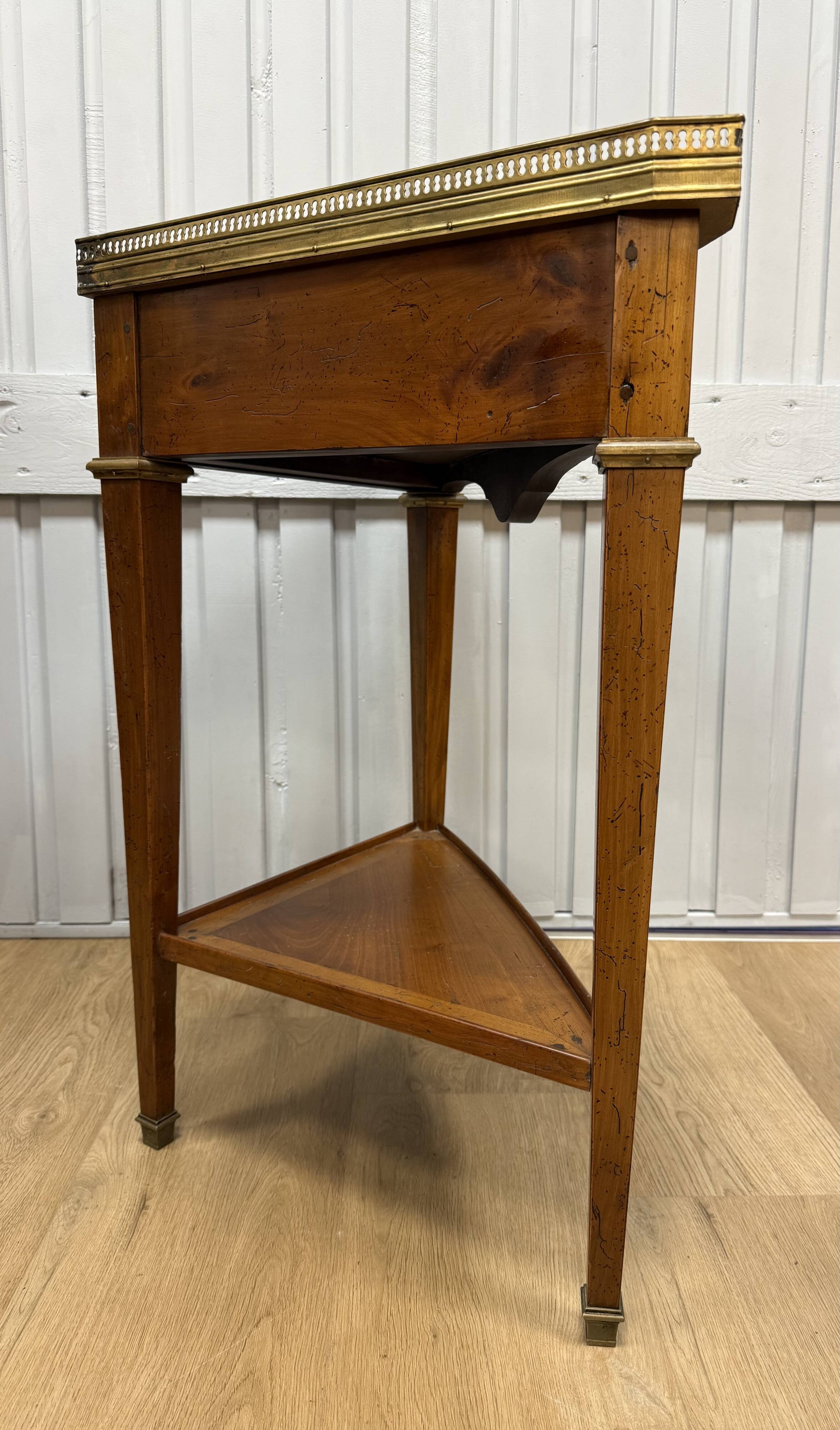 Corner shelf from Mailfert