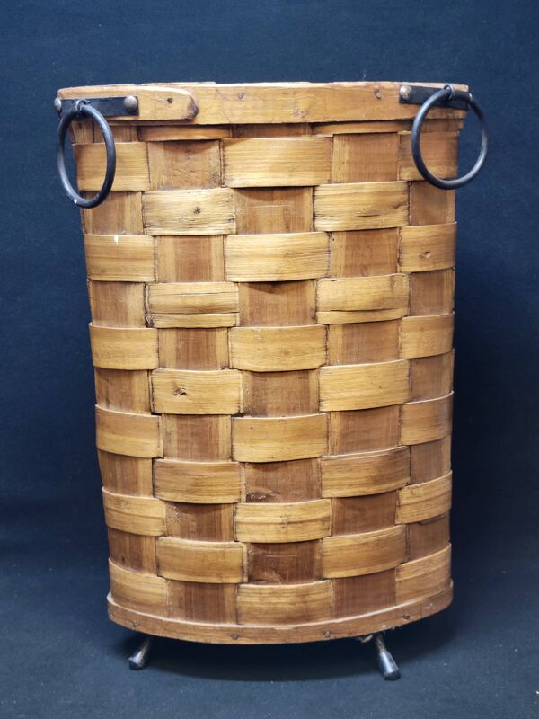 Ancienne corbeille vintage en bois tressé d'angle porte parapluie / panier