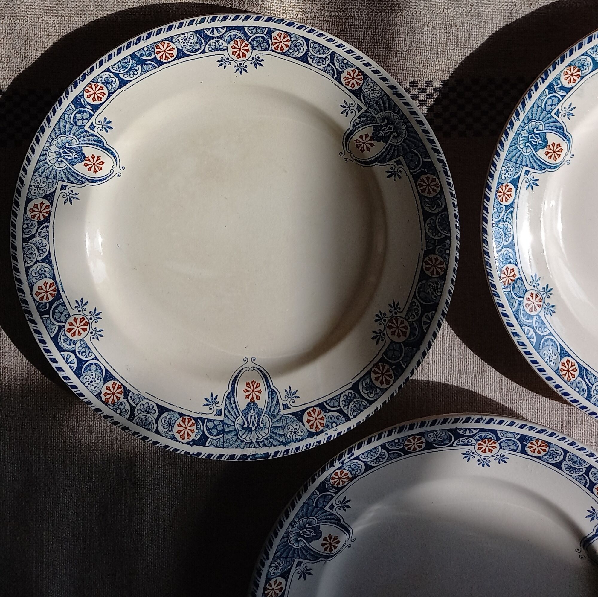 4 assiettes anciennes terre de fer longwy modèle « londres »